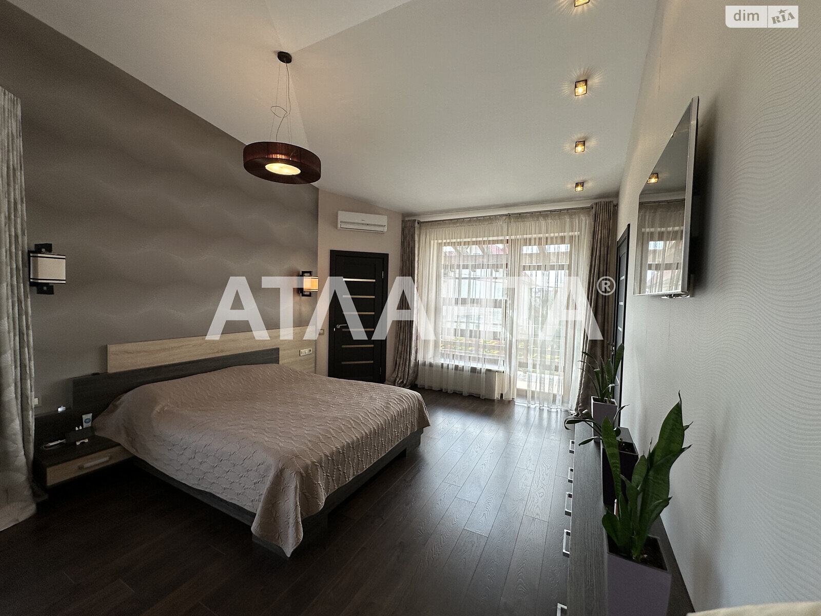 триповерховий будинок з гаражем, 275 кв. м, газобетон. Продаж в Одесі, район Дача Ковалевського фото 1 триповерховий будинок з гаражем, 275 кв. м, газобетон. Продаж в Одесі, район Дача Ковалевського фото 1