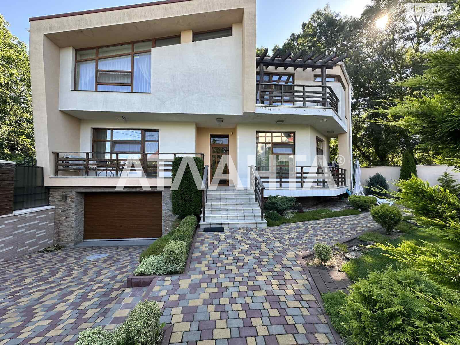 триповерховий будинок з гаражем, 275 кв. м, газобетон. Продаж в Одесі, район Дача Ковалевського фото 1 триповерховий будинок з гаражем, 275 кв. м, газобетон. Продаж в Одесі, район Дача Ковалевського фото 1