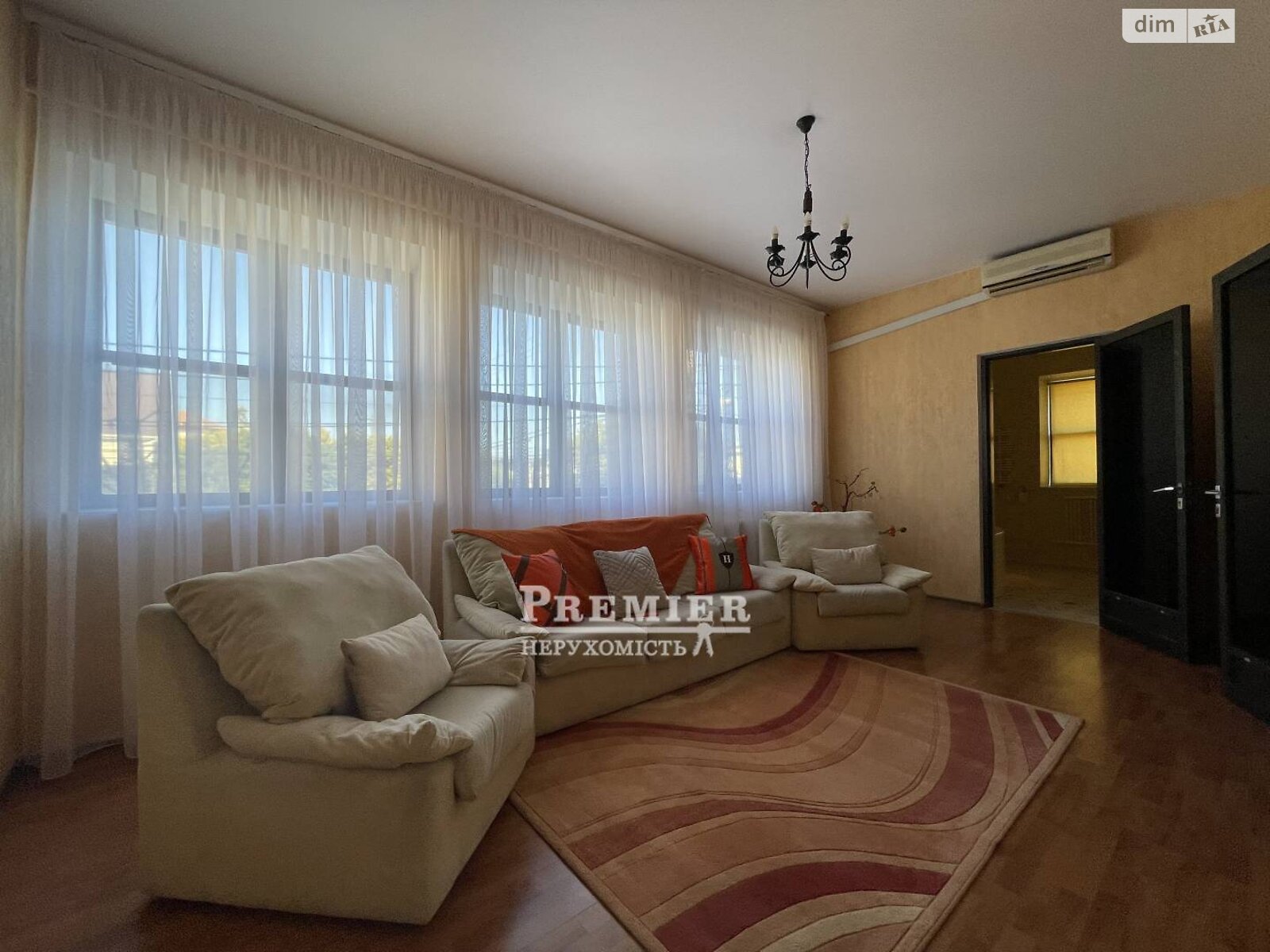 трехэтажный дом, 272 кв. м, кирпич. Продажа в Одессе фото 1 трехэтажный дом, 272 кв. м, кирпич. Продажа в Одессе фото 1