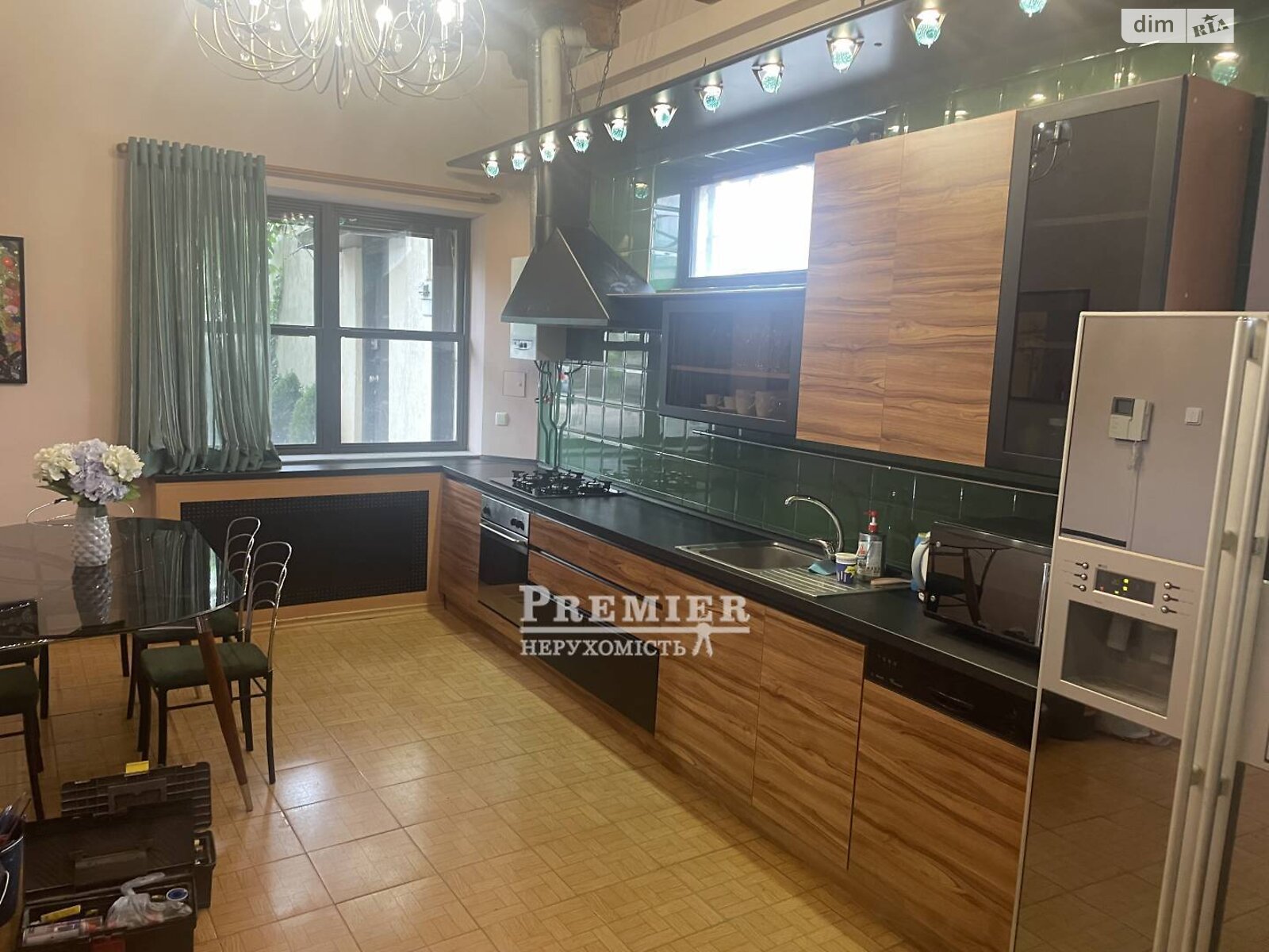 трехэтажный дом, 272 кв. м, кирпич. Продажа в Одессе фото 1 трехэтажный дом, 272 кв. м, кирпич. Продажа в Одессе фото 1