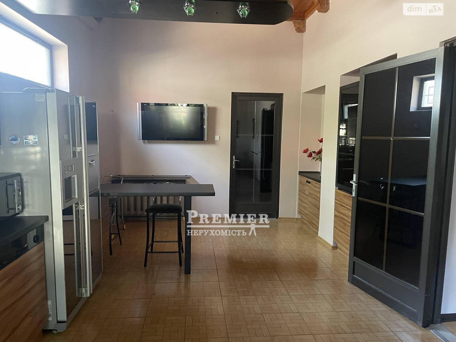 трехэтажный дом, 272 кв. м, кирпич. Продажа в Одессе фото 1 трехэтажный дом, 272 кв. м, кирпич. Продажа в Одессе фото 1