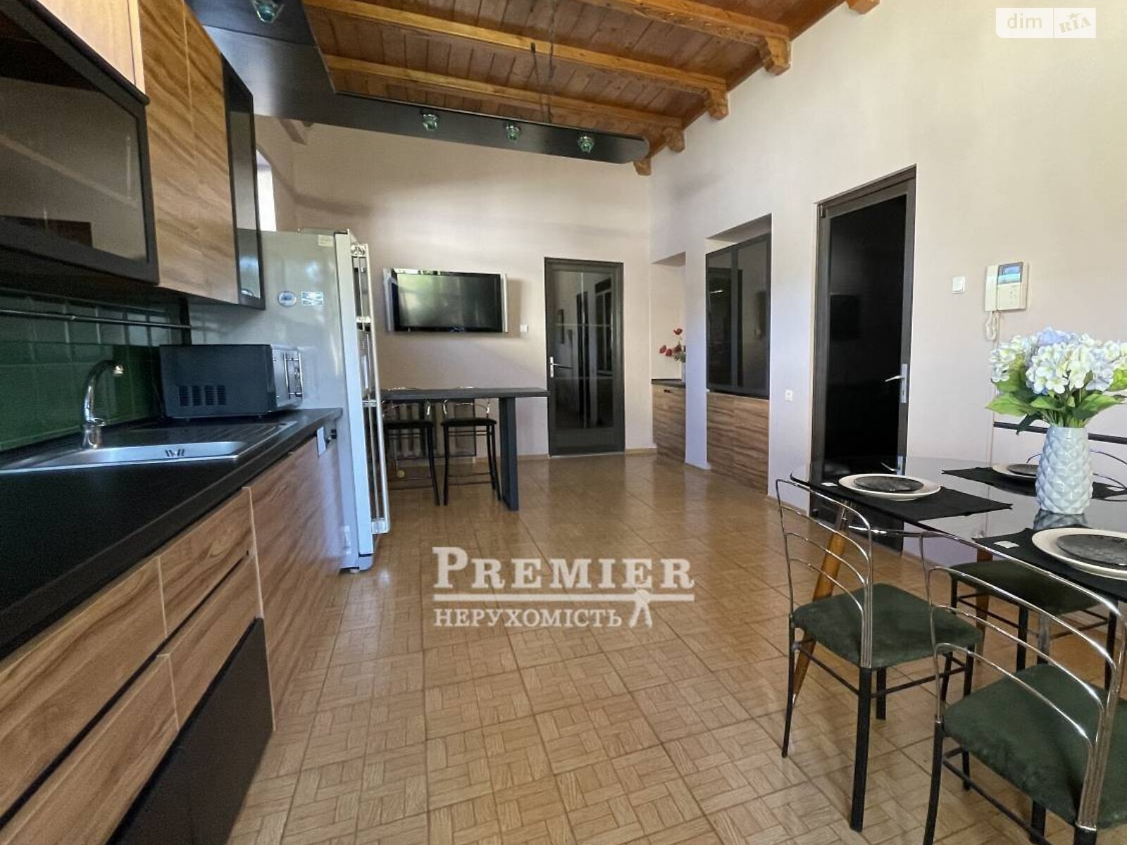 трехэтажный дом, 272 кв. м, кирпич. Продажа в Одессе фото 1 трехэтажный дом, 272 кв. м, кирпич. Продажа в Одессе фото 1