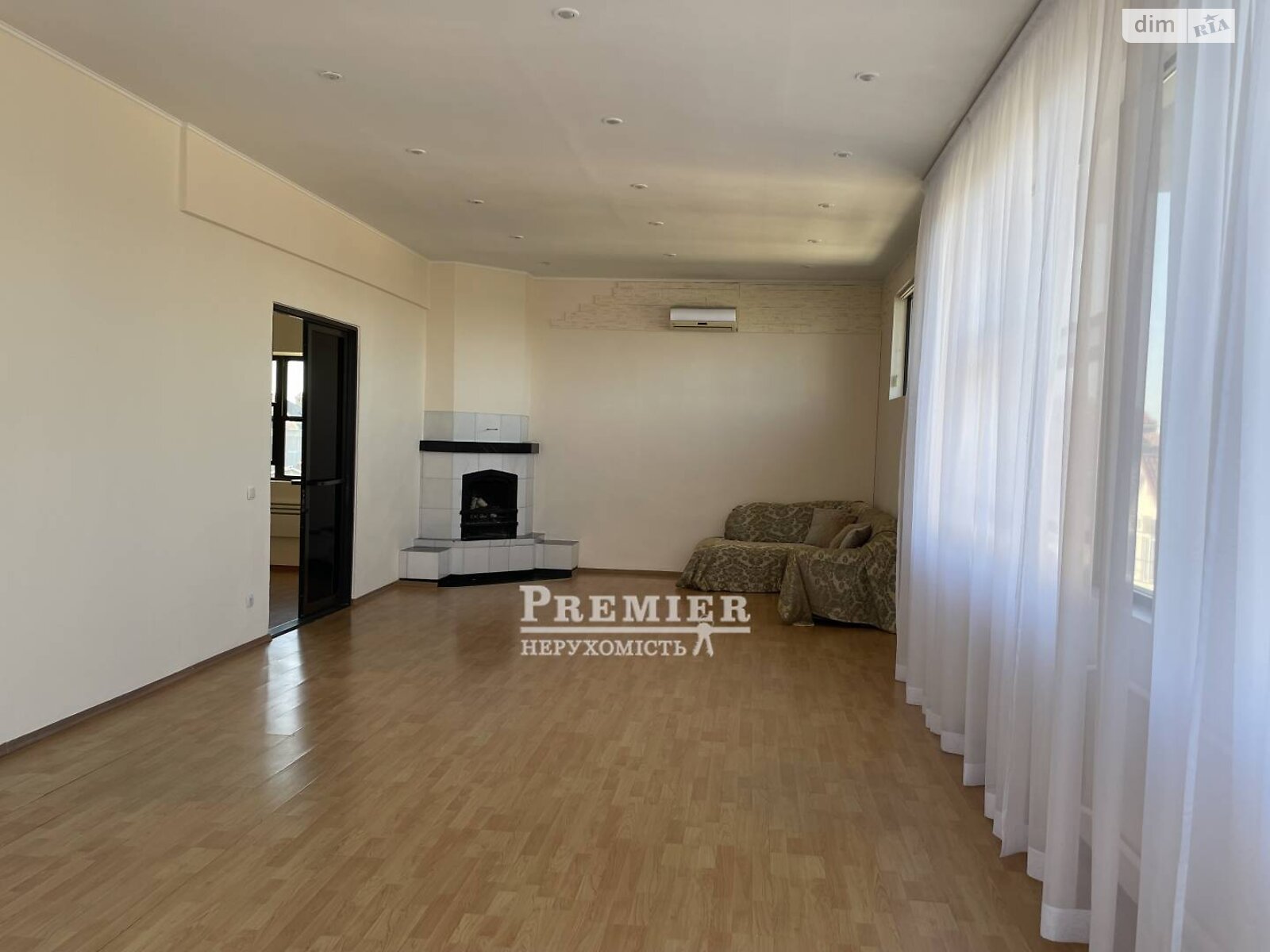 трехэтажный дом, 272 кв. м, кирпич. Продажа в Одессе фото 1 трехэтажный дом, 272 кв. м, кирпич. Продажа в Одессе фото 1