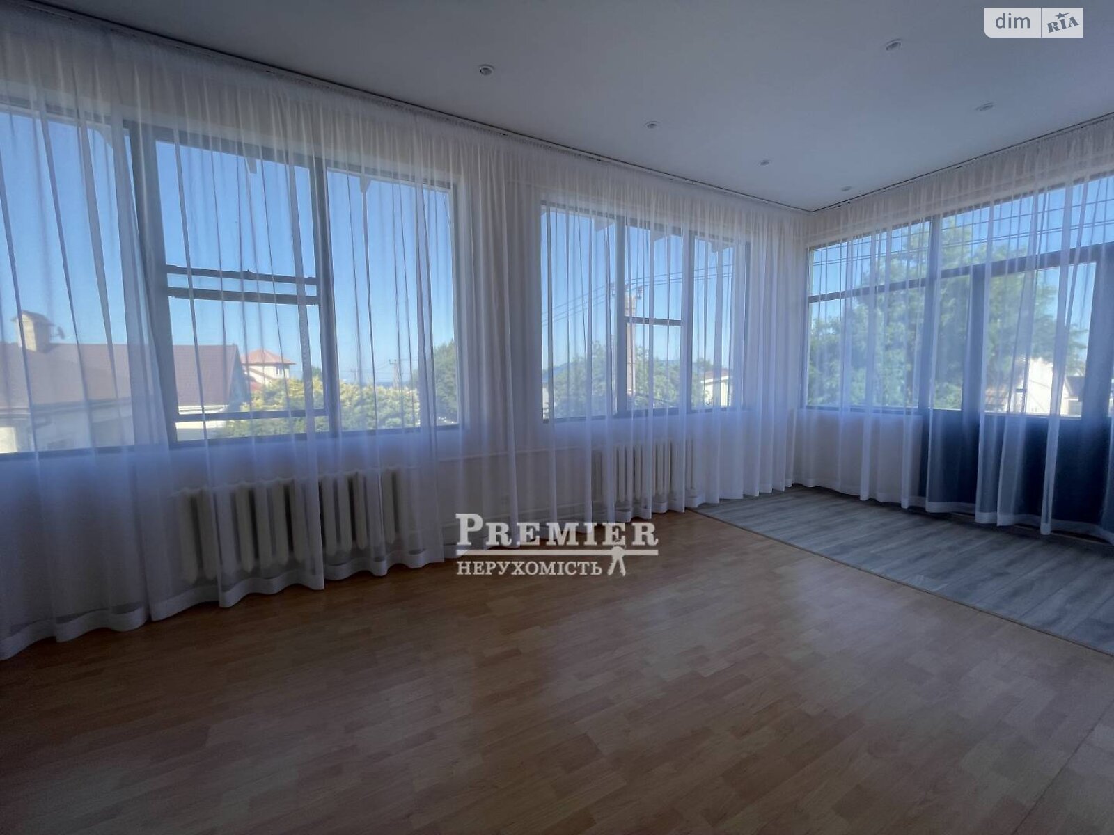 трехэтажный дом, 272 кв. м, кирпич. Продажа в Одессе фото 1 трехэтажный дом, 272 кв. м, кирпич. Продажа в Одессе фото 1