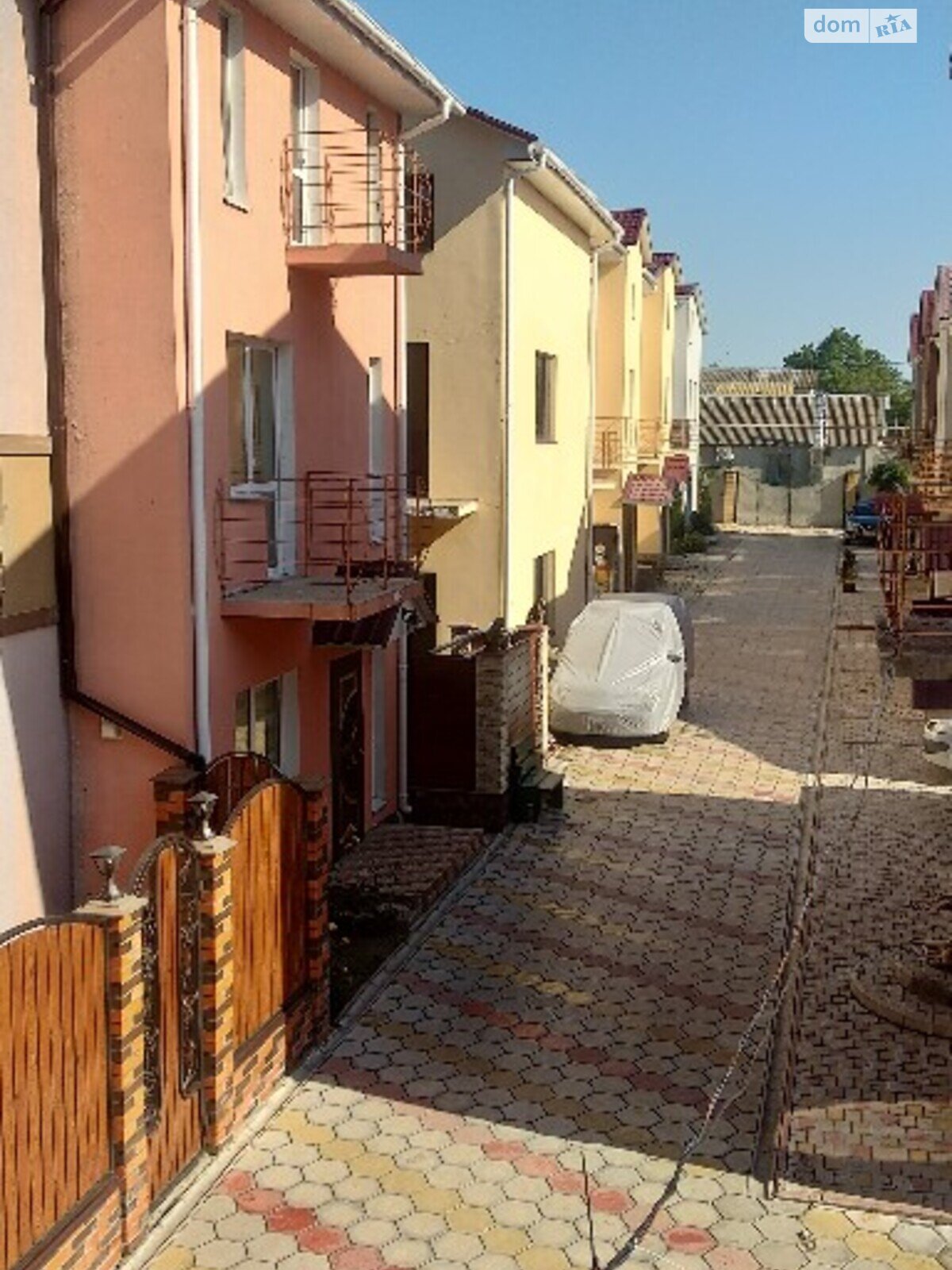 триповерховий таунхаус з мансардним поверхом, 132 кв. м, піноблок. Продаж у Ілічанці фото 1 триповерховий таунхаус з мансардним поверхом, 132 кв. м, піноблок. Продаж у Ілічанці фото 1
