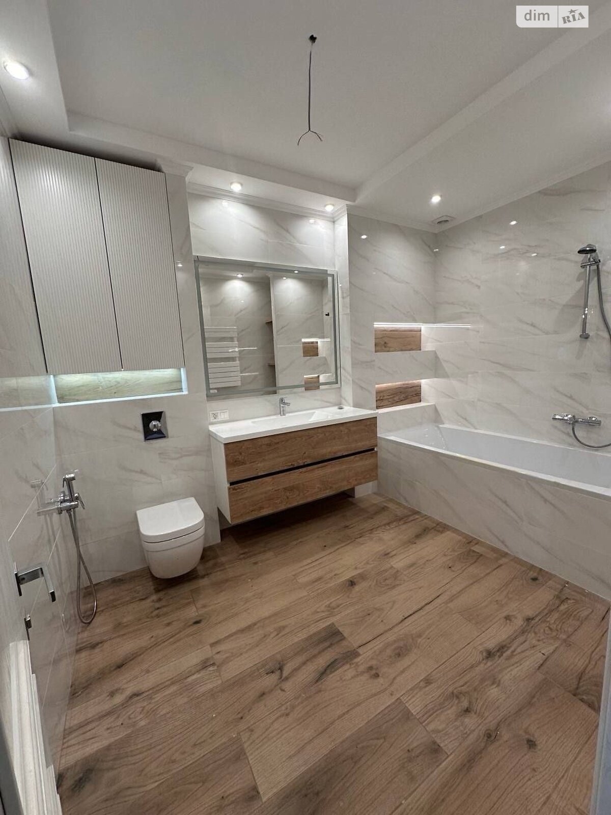 трехэтажный дом с гаражом, 252 кв. м, кирпич. Продажа в Одессе район Киевский фото 1 трехэтажный дом с гаражом, 252 кв. м, кирпич. Продажа в Одессе район Киевский фото 1