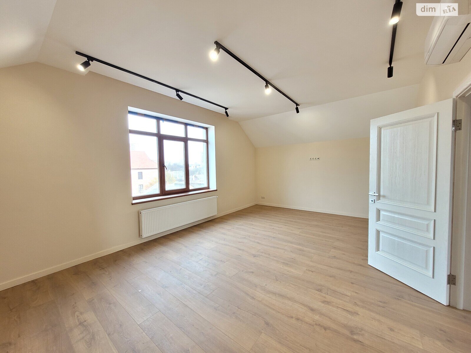 трехэтажный дом с гаражом, 252 кв. м, кирпич. Продажа в Одессе район Киевский фото 1 трехэтажный дом с гаражом, 252 кв. м, кирпич. Продажа в Одессе район Киевский фото 1