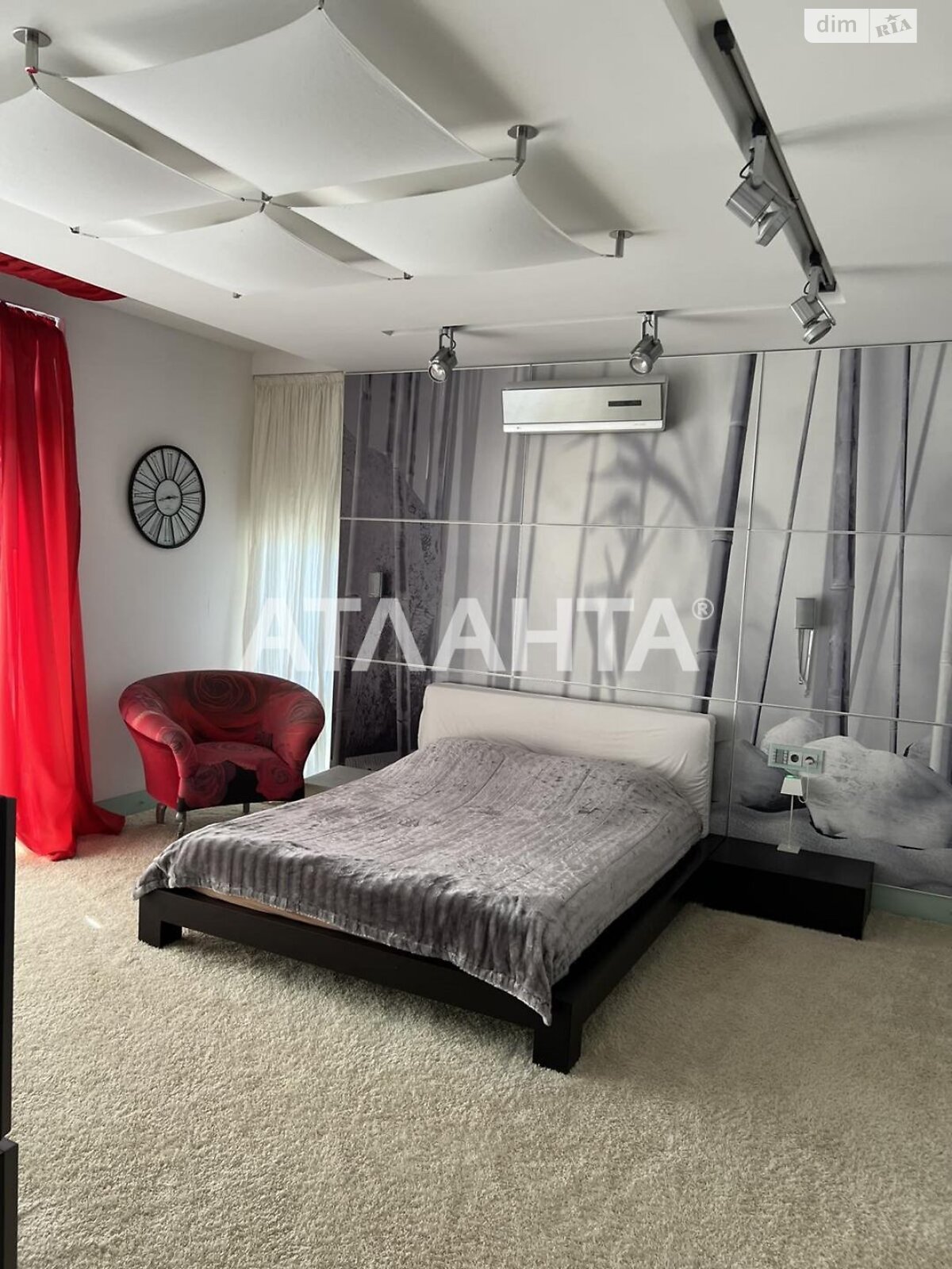 трехэтажный дом с гаражом, 620 кв. м, ракушечник (ракушняк). Продажа в Одессе район Киевский фото 1 трехэтажный дом с гаражом, 620 кв. м, ракушечник (ракушняк). Продажа в Одессе район Киевский фото 1