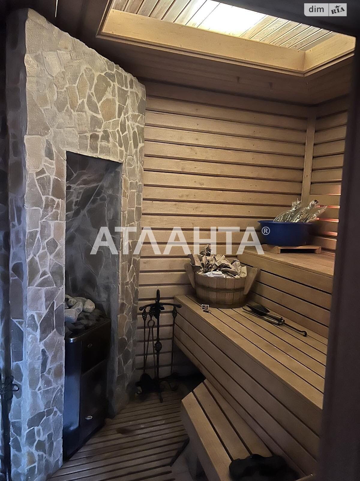 трехэтажный дом с гаражом, 620 кв. м, ракушечник (ракушняк). Продажа в Одессе район Киевский фото 1 трехэтажный дом с гаражом, 620 кв. м, ракушечник (ракушняк). Продажа в Одессе район Киевский фото 1