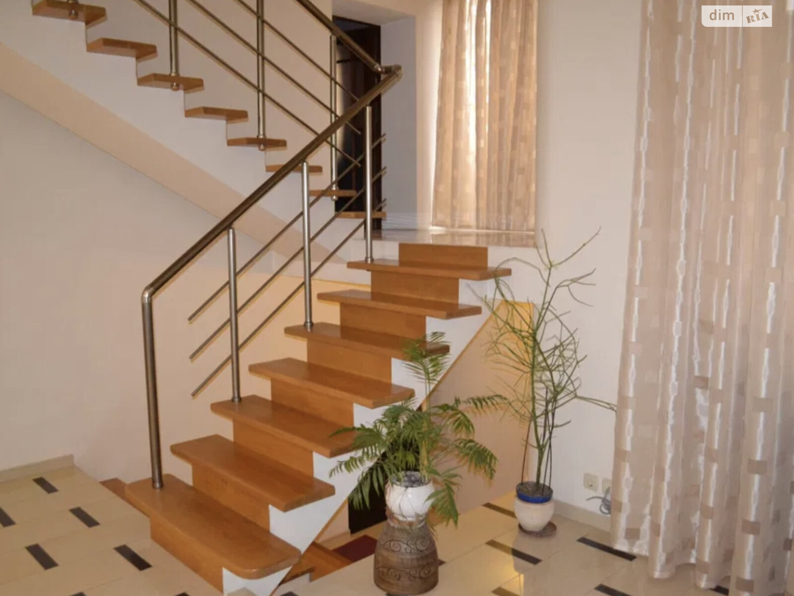 трехэтажный дом, 467 кв. м, ракушечник (ракушняк). Продажа в Одессе район Киевский фото 1 трехэтажный дом, 467 кв. м, ракушечник (ракушняк). Продажа в Одессе район Киевский фото 1