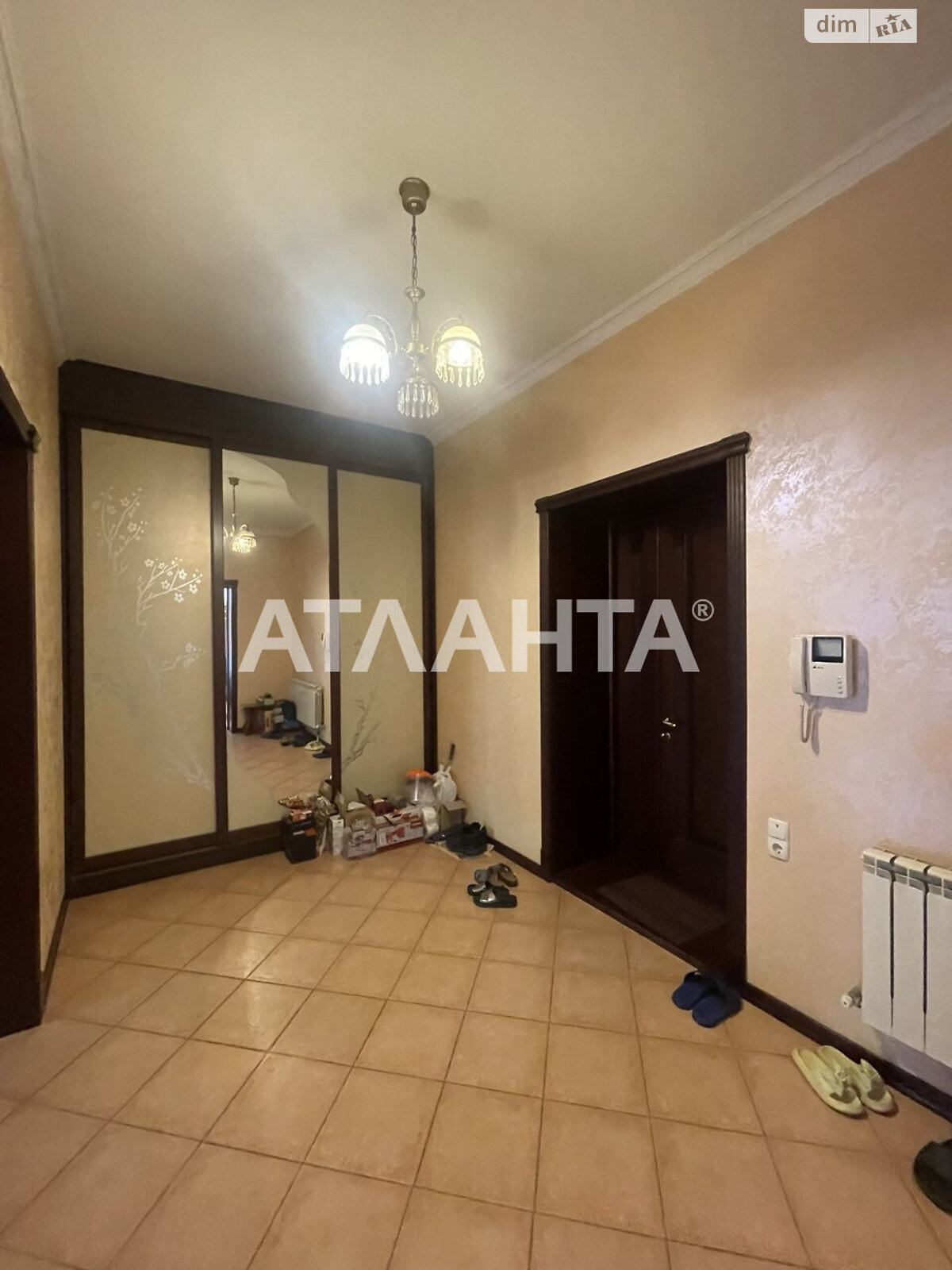 трехэтажный дом, 460 кв. м, ракушечник (ракушняк). Продажа в Одессе район Киевский фото 1 трехэтажный дом, 460 кв. м, ракушечник (ракушняк). Продажа в Одессе район Киевский фото 1