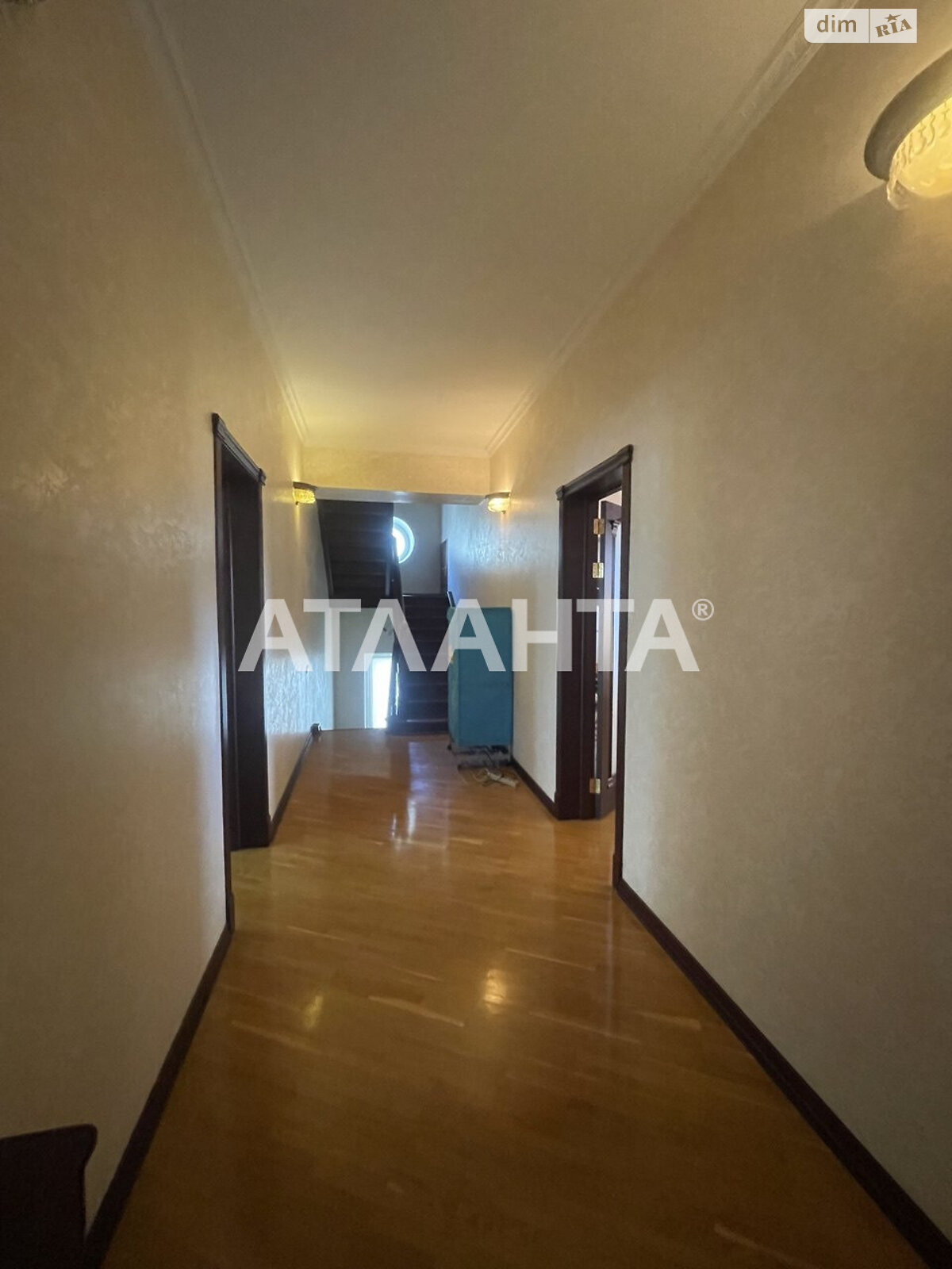 трехэтажный дом, 460 кв. м, ракушечник (ракушняк). Продажа в Одессе район Киевский фото 1 трехэтажный дом, 460 кв. м, ракушечник (ракушняк). Продажа в Одессе район Киевский фото 1