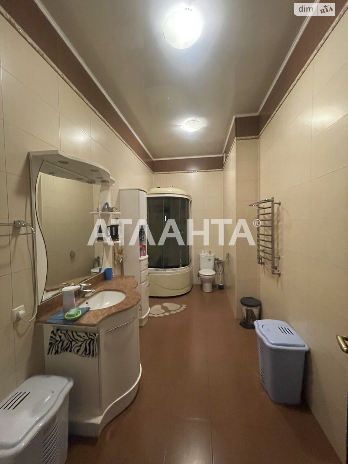 трехэтажный дом, 460 кв. м, ракушечник (ракушняк). Продажа в Одессе район Киевский фото 1 трехэтажный дом, 460 кв. м, ракушечник (ракушняк). Продажа в Одессе район Киевский фото 1