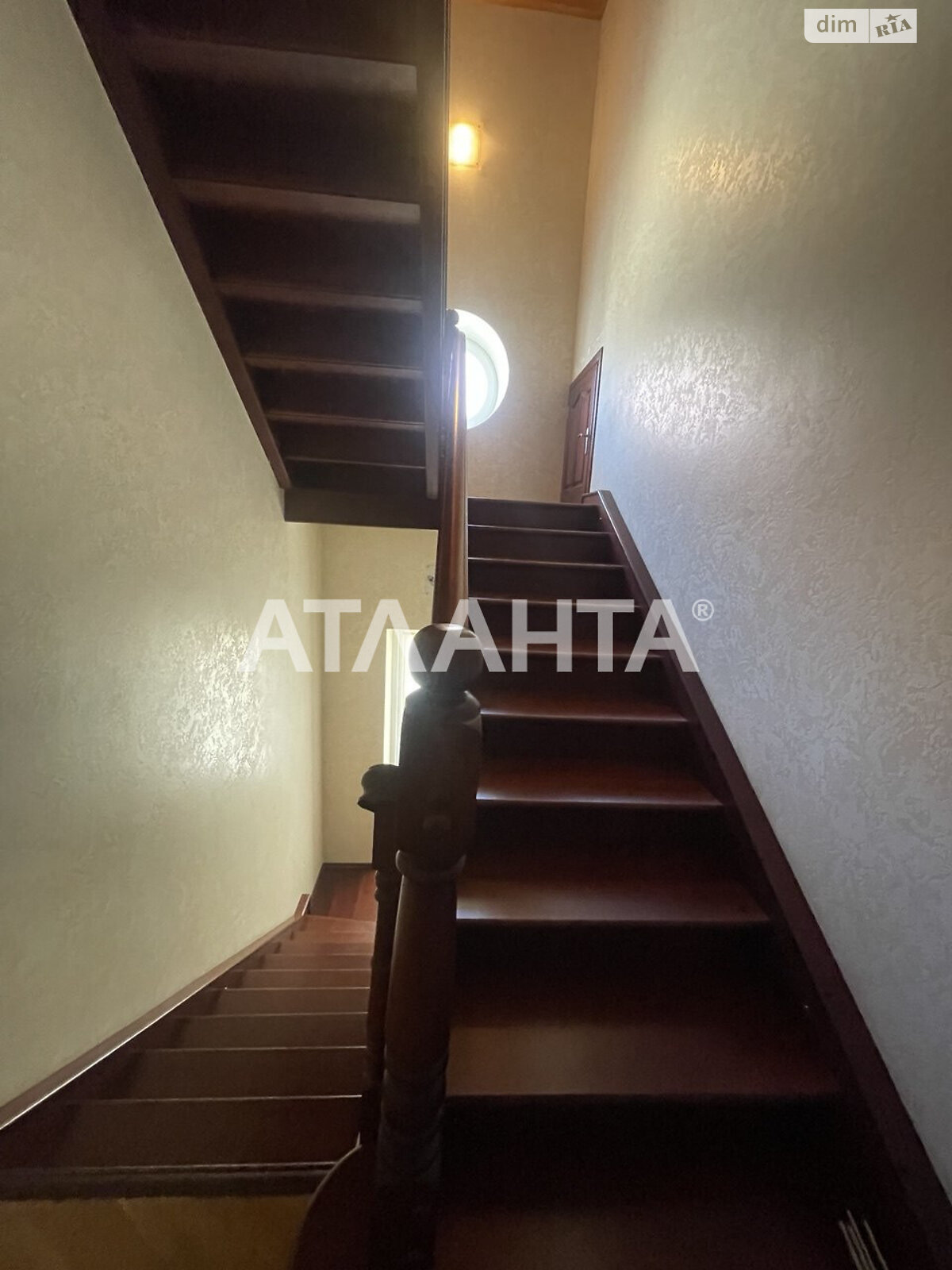 трехэтажный дом, 460 кв. м, ракушечник (ракушняк). Продажа в Одессе район Киевский фото 1 трехэтажный дом, 460 кв. м, ракушечник (ракушняк). Продажа в Одессе район Киевский фото 1