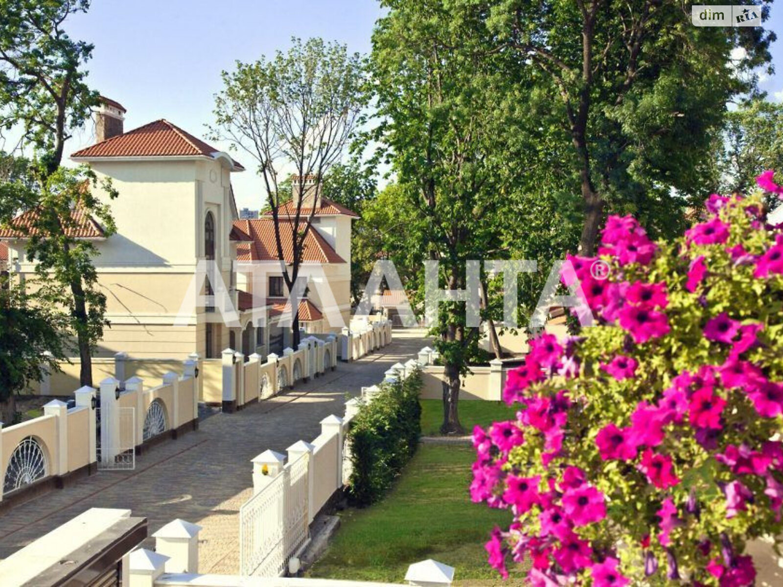 трехэтажный дом, 445 кв. м, кирпич. Продажа в Одессе район Киевский фото 1 трехэтажный дом, 445 кв. м, кирпич. Продажа в Одессе район Киевский фото 1