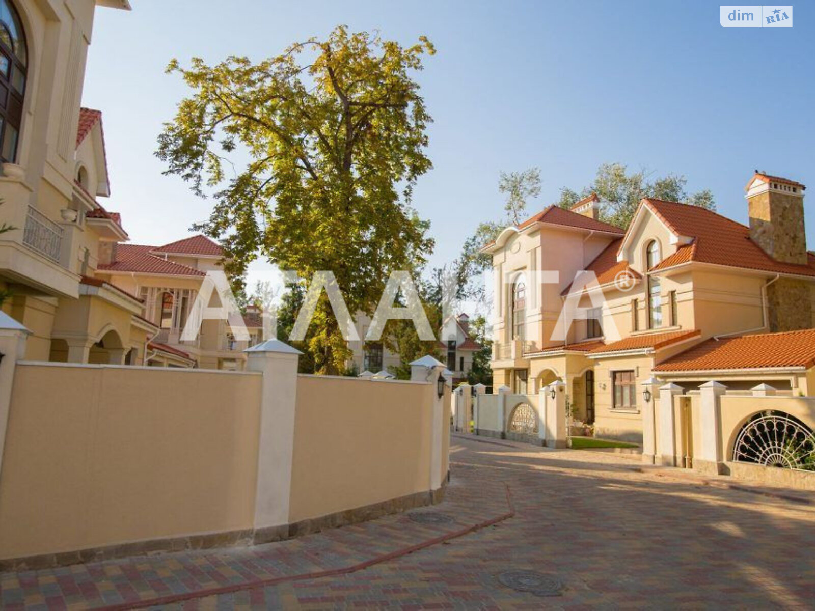 трехэтажный дом, 445 кв. м, кирпич. Продажа в Одессе район Киевский фото 1 трехэтажный дом, 445 кв. м, кирпич. Продажа в Одессе район Киевский фото 1