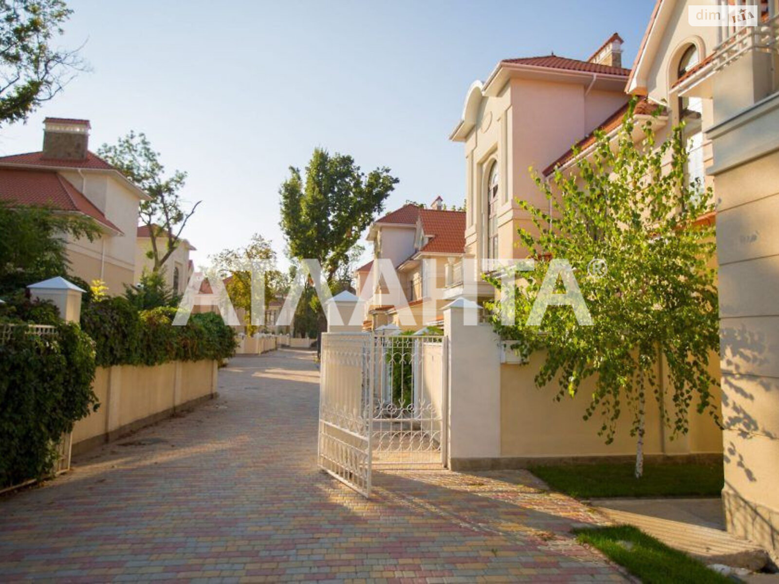 трехэтажный дом, 445 кв. м, кирпич. Продажа в Одессе район Киевский фото 1 трехэтажный дом, 445 кв. м, кирпич. Продажа в Одессе район Киевский фото 1