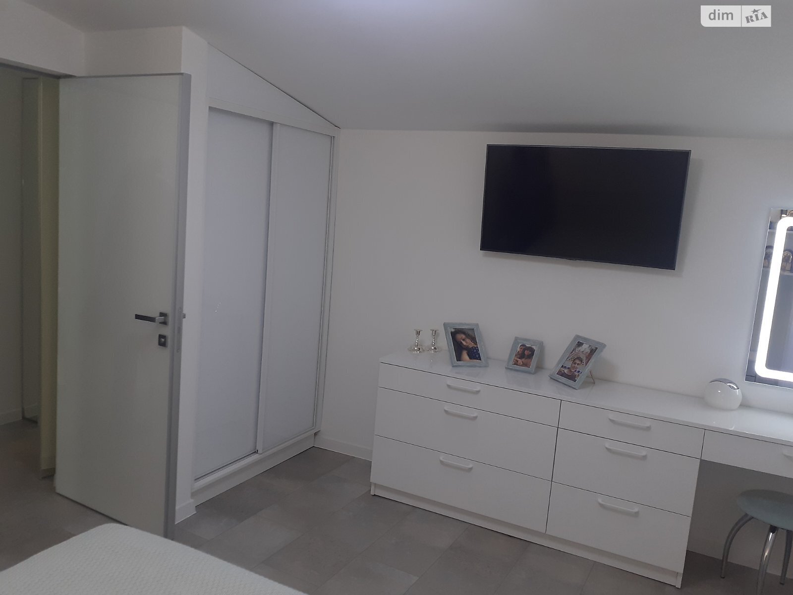 триповерховий будинок з гаражем, 480 кв. м, цегла. Продаж в Одесі, район Київський фото 1 триповерховий будинок з гаражем, 480 кв. м, цегла. Продаж в Одесі, район Київський фото 1