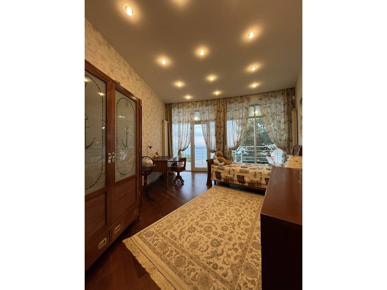 трехэтажный дом, 630 кв. м, кирпич. Продажа в Одессе район Киевский фото 1 трехэтажный дом, 630 кв. м, кирпич. Продажа в Одессе район Киевский фото 1