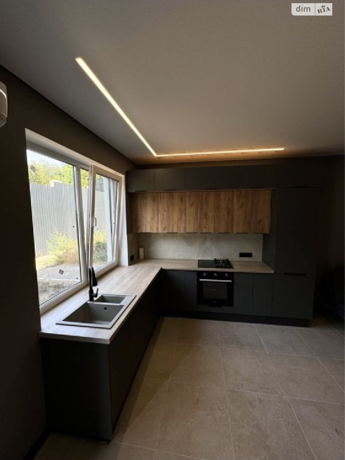 трехэтажный дом, 93 кв. м, газобетон. Продажа в Одессе район Киевский фото 1 трехэтажный дом, 93 кв. м, газобетон. Продажа в Одессе район Киевский фото 1