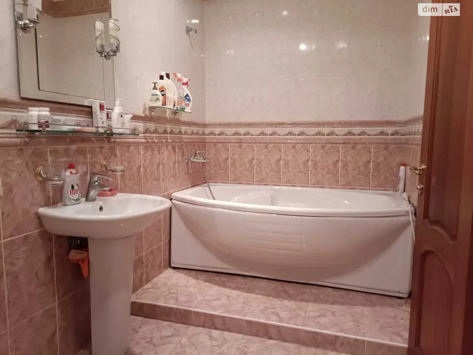 трехэтажный дом, 336 кв. м, кирпич. Продажа в Одессе район Киевский фото 1 трехэтажный дом, 336 кв. м, кирпич. Продажа в Одессе район Киевский фото 1