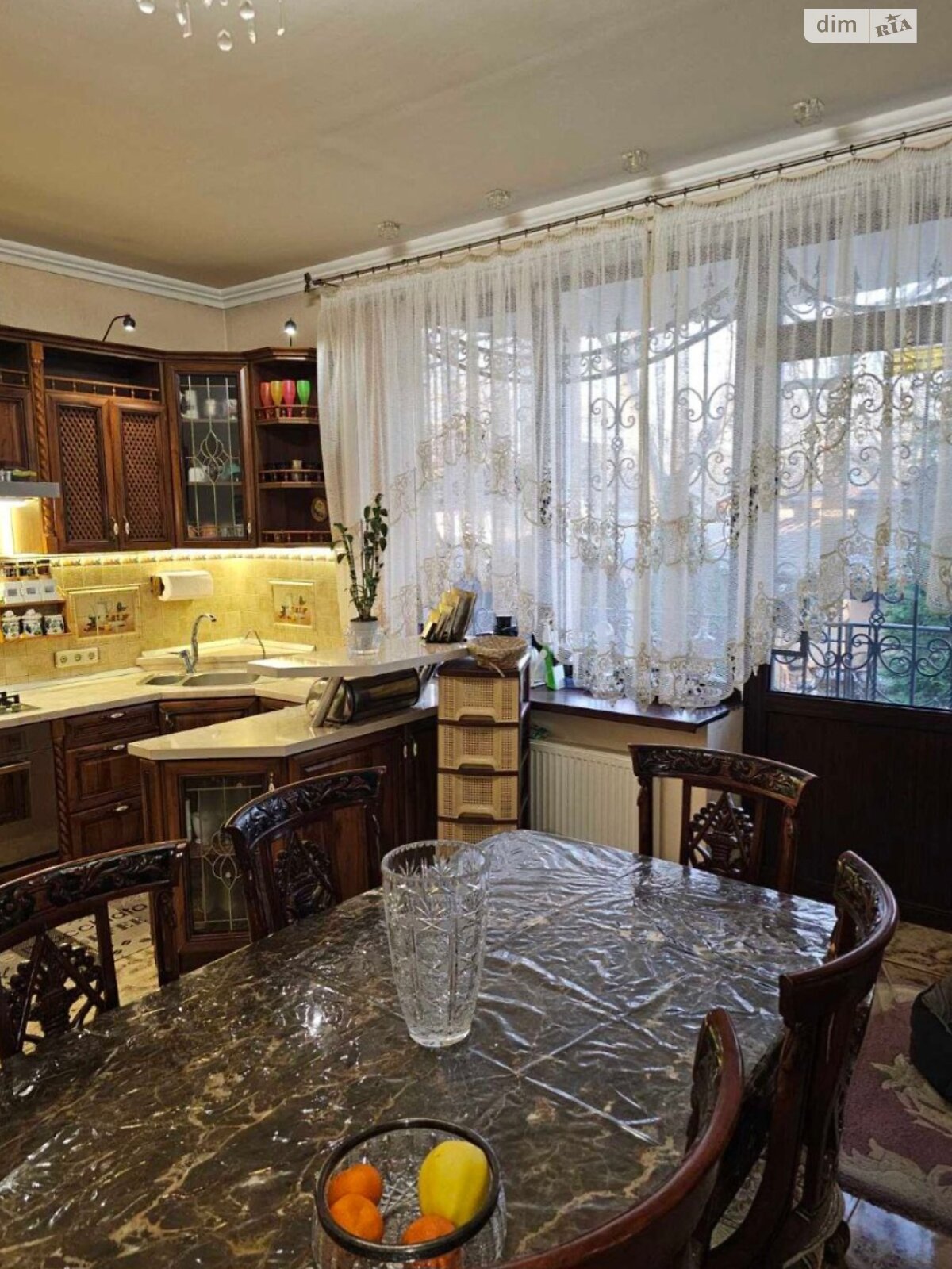 трехэтажный дом с мебелью, 400 кв. м, кирпич. Продажа в Одессе район Киевский фото 1 трехэтажный дом с мебелью, 400 кв. м, кирпич. Продажа в Одессе район Киевский фото 1