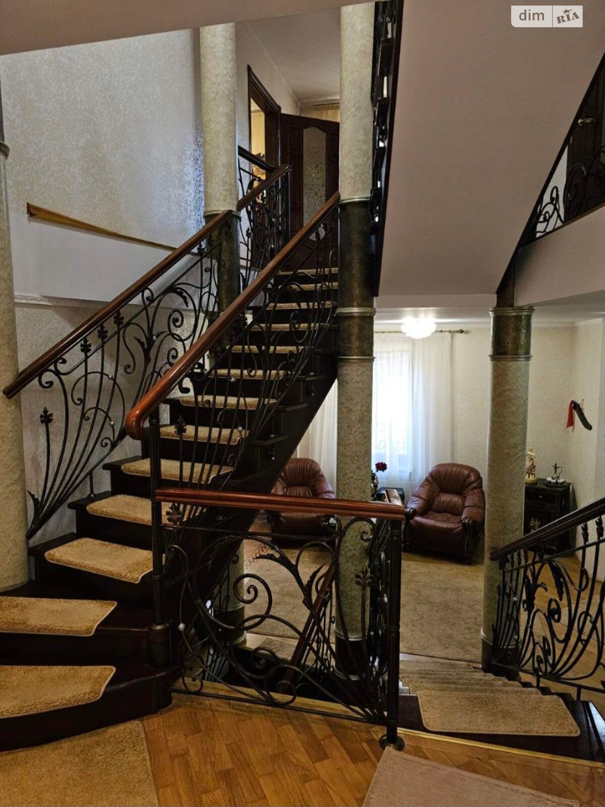 трехэтажный дом с мебелью, 400 кв. м, кирпич. Продажа в Одессе район Киевский фото 1 трехэтажный дом с мебелью, 400 кв. м, кирпич. Продажа в Одессе район Киевский фото 1