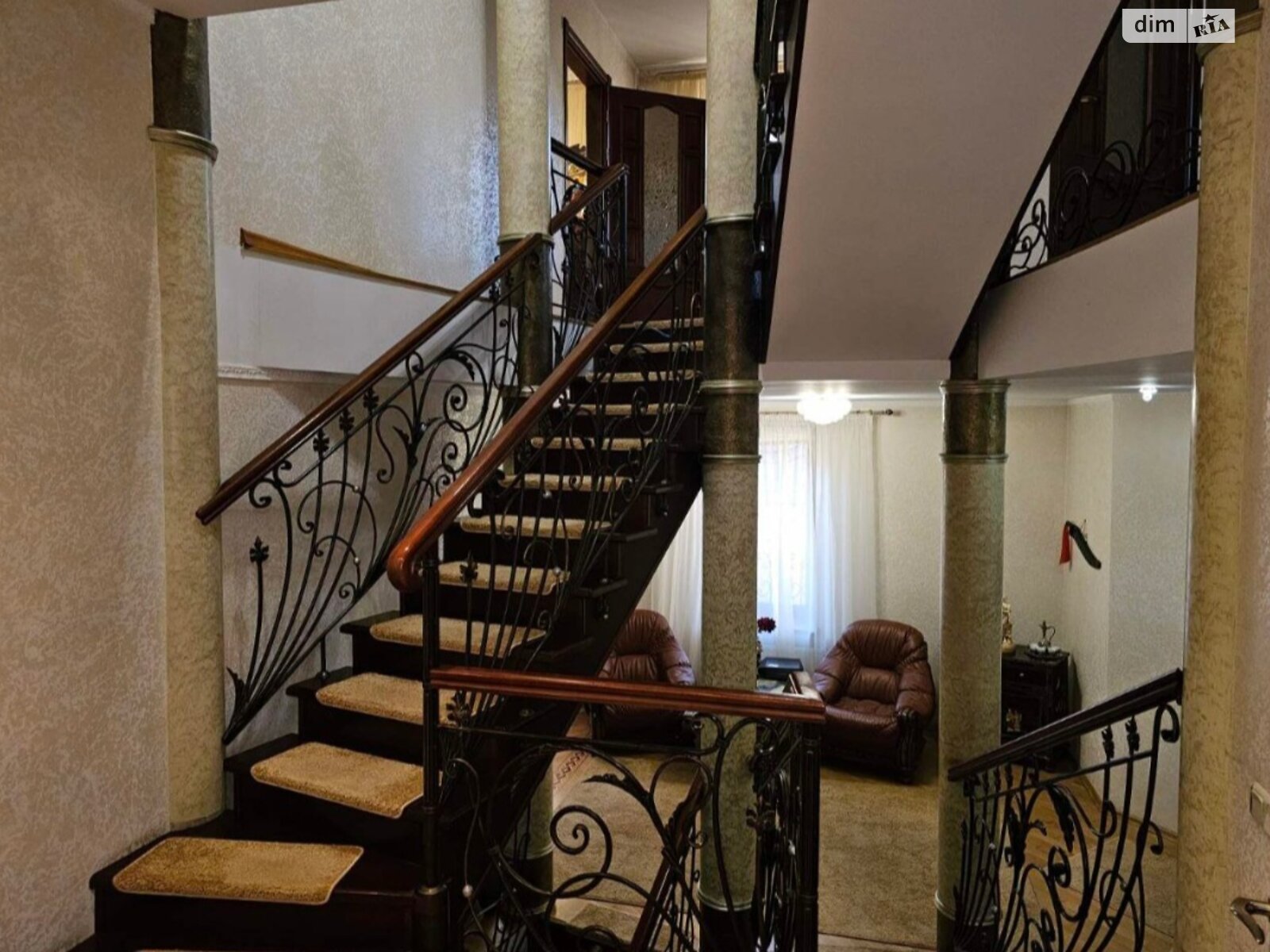 трехэтажный дом с мебелью, 400 кв. м, кирпич. Продажа в Одессе район Киевский фото 1 трехэтажный дом с мебелью, 400 кв. м, кирпич. Продажа в Одессе район Киевский фото 1