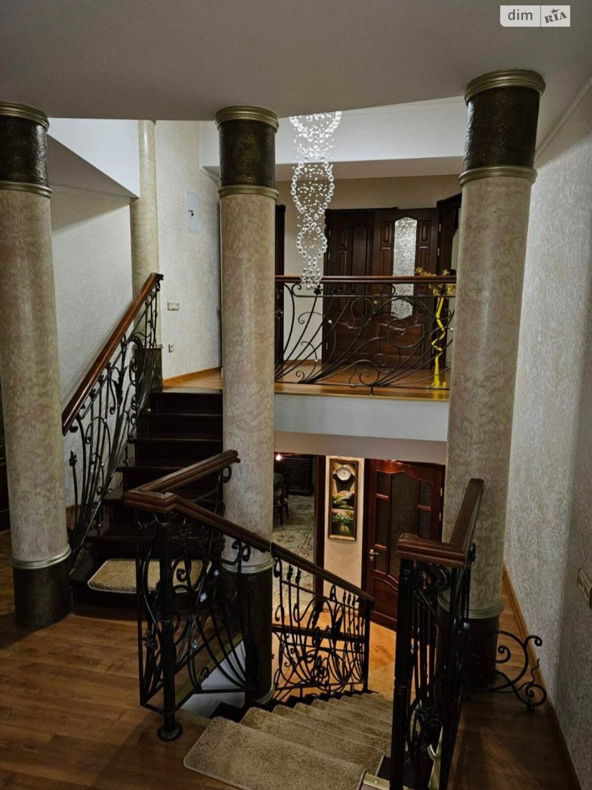 трехэтажный дом с мебелью, 400 кв. м, кирпич. Продажа в Одессе район Киевский фото 1 трехэтажный дом с мебелью, 400 кв. м, кирпич. Продажа в Одессе район Киевский фото 1