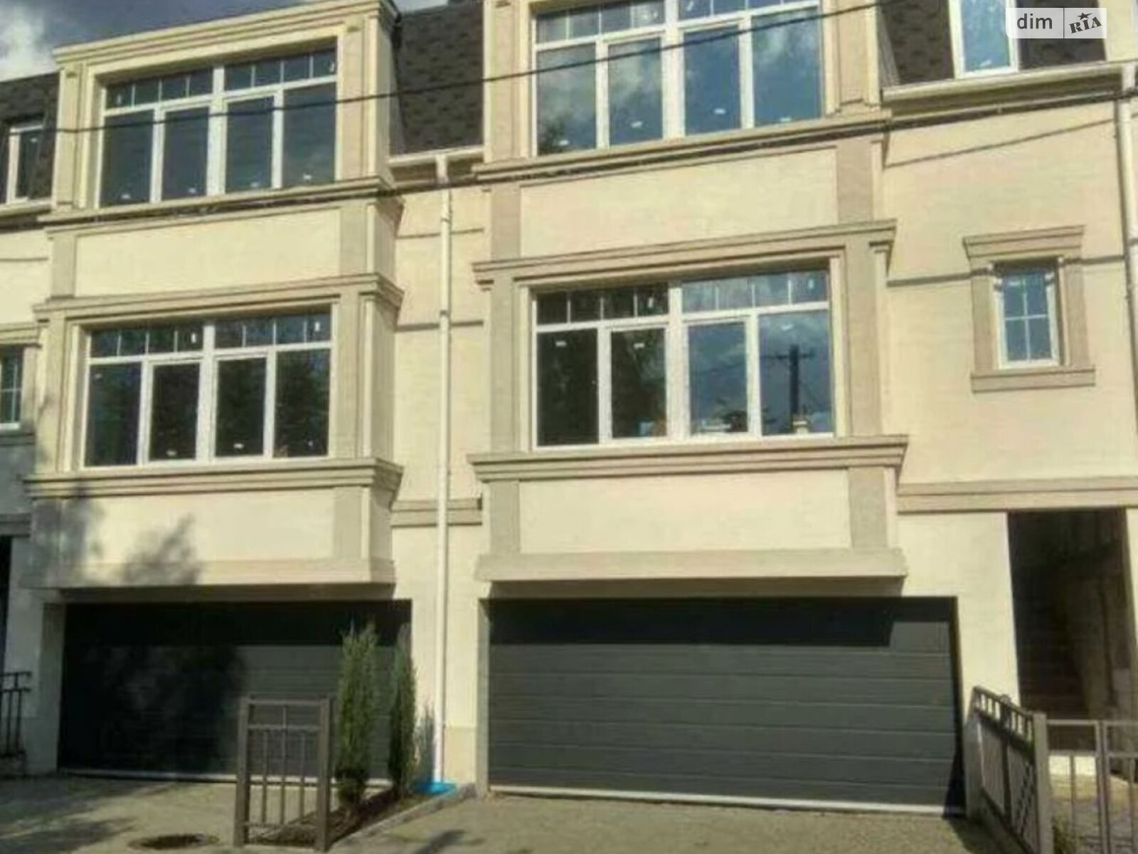 триповерховий будинок, 250 кв. м, газобетон. Продаж в Одесі, район Київський фото 1 триповерховий будинок, 250 кв. м, газобетон. Продаж в Одесі, район Київський фото 1