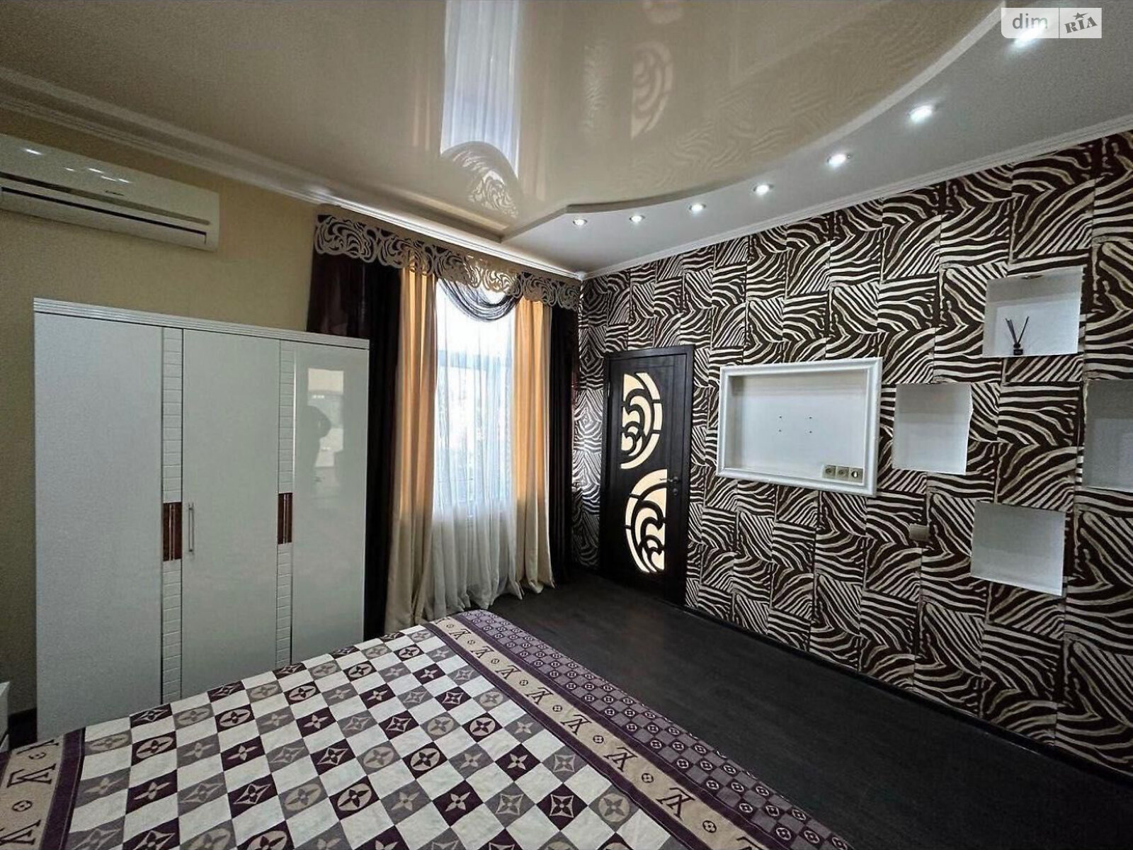 трехэтажный дом, 300 кв. м, газобетон. Продажа в Одессе район Киевский фото 1 трехэтажный дом, 300 кв. м, газобетон. Продажа в Одессе район Киевский фото 1