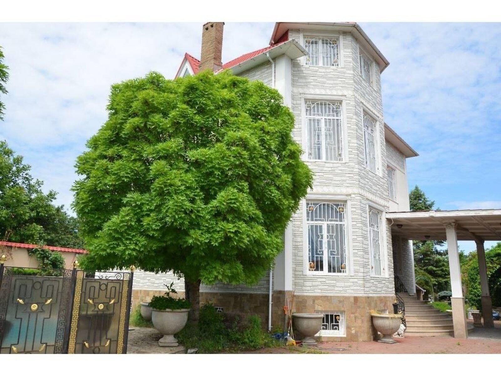 трехэтажный дом с верандой, 470 кв. м, кирпич. Продажа в Одессе район Киевский фото 1 трехэтажный дом с верандой, 470 кв. м, кирпич. Продажа в Одессе район Киевский фото 1