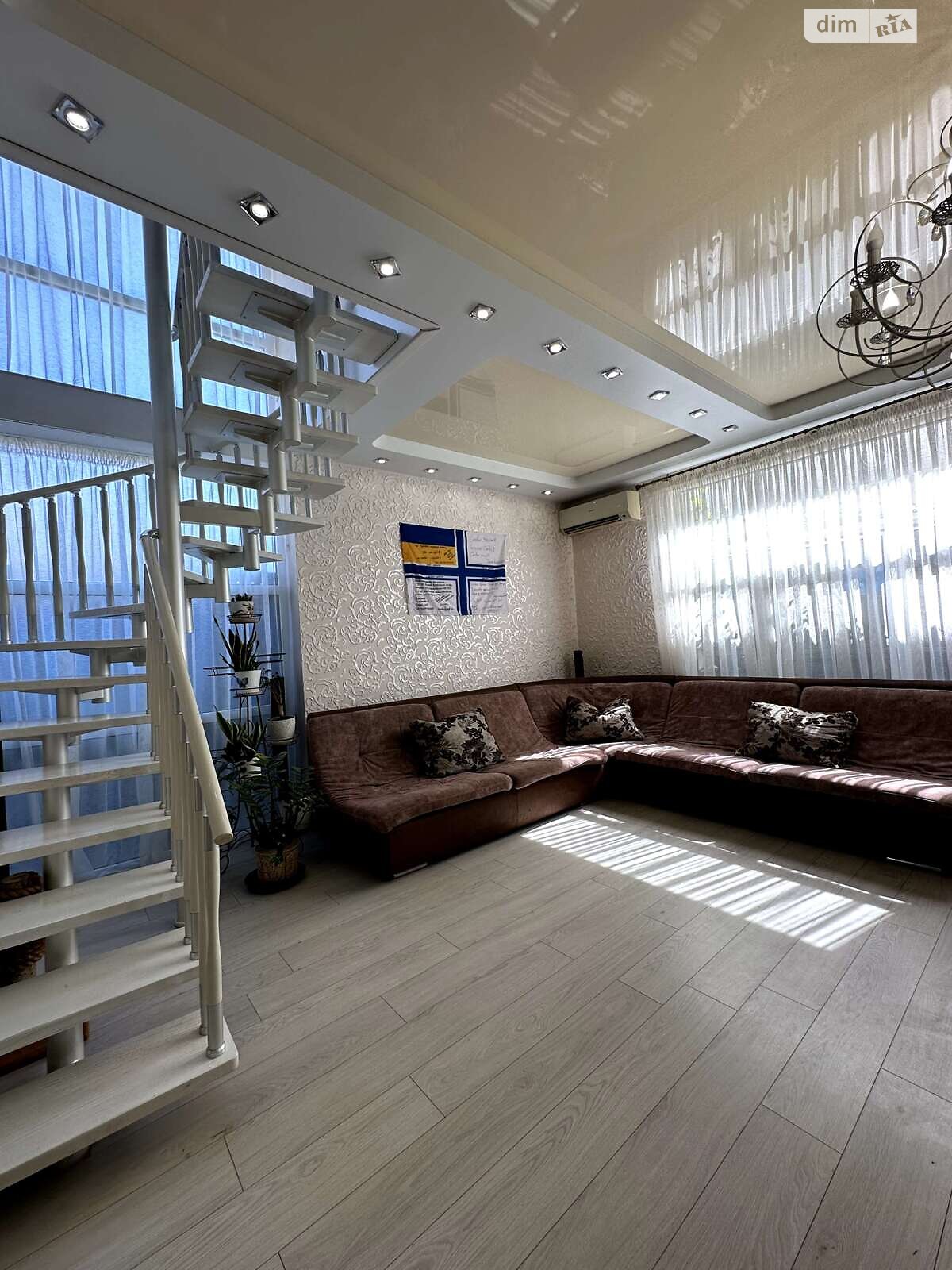 трехэтажный дом с мансардой, 130 кв. м, газобетон. Продажа в Одессе район Киевский фото 1