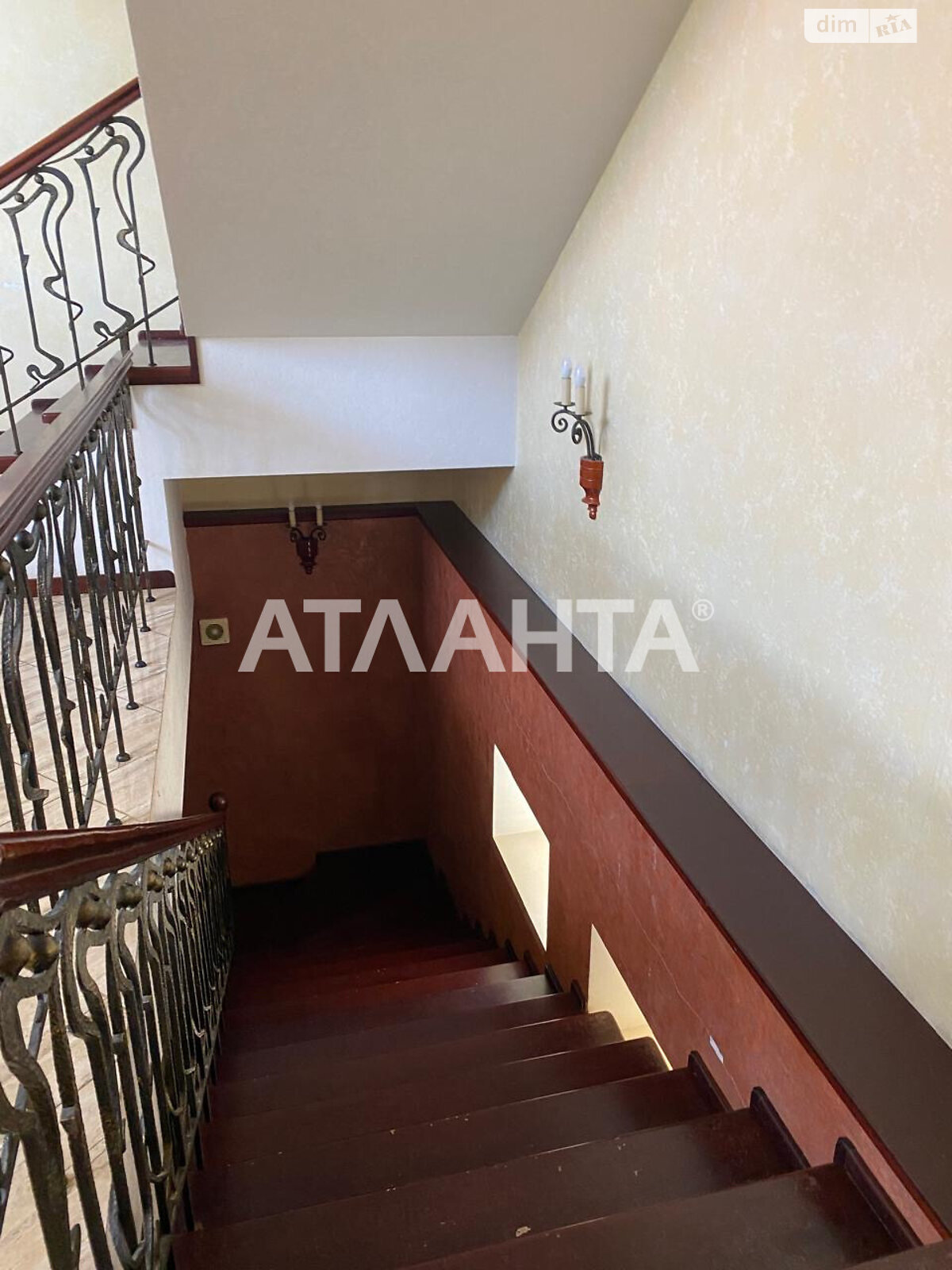 трехэтажный дом беседка, 420 кв. м, ракушечник (ракушняк). Продажа в Одессе район Киевский фото 1 трехэтажный дом беседка, 420 кв. м, ракушечник (ракушняк). Продажа в Одессе район Киевский фото 1