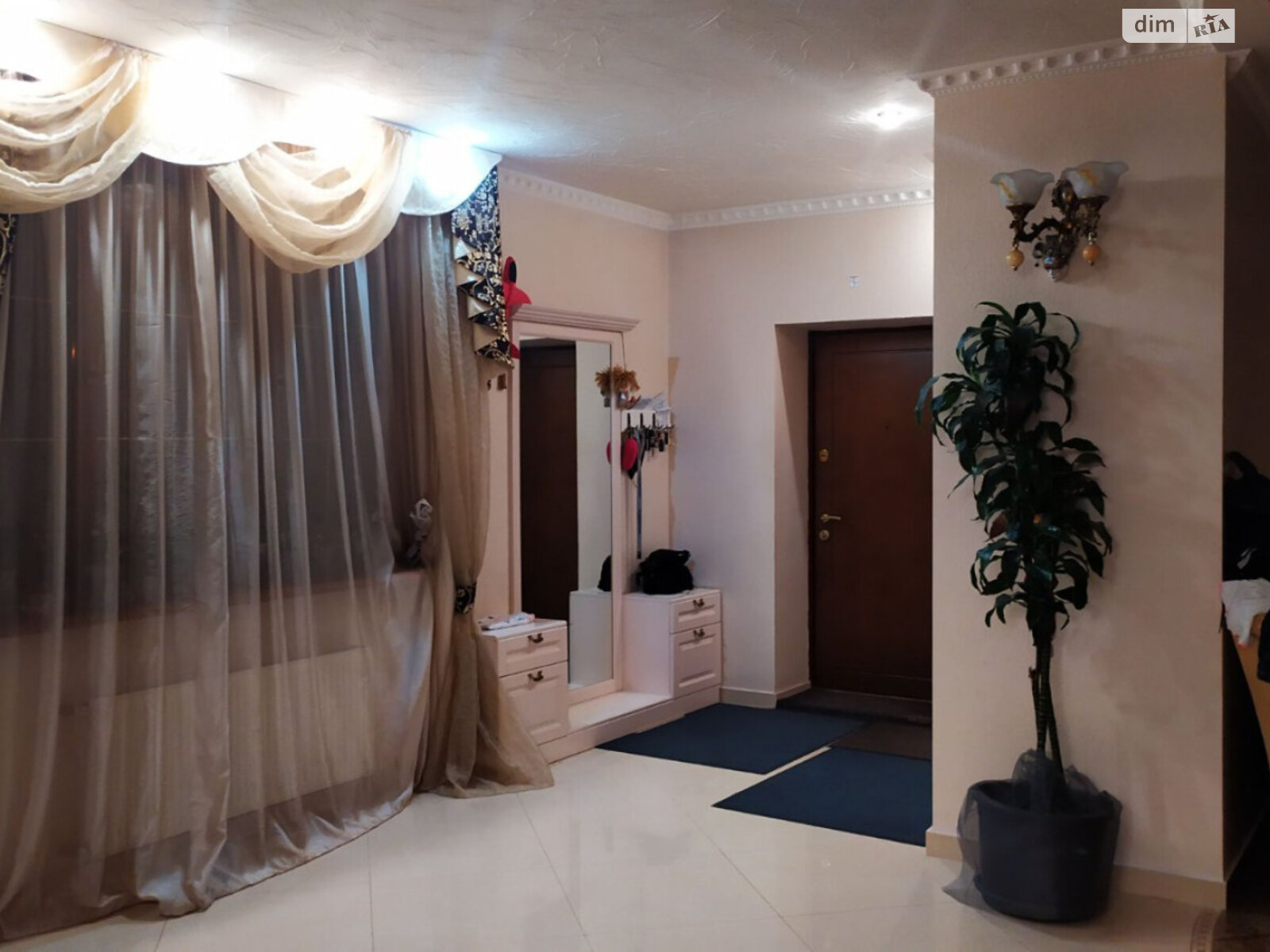 трехэтажный дом, 236 кв. м, ракушечник (ракушняк). Продажа в Одессе район Киевский фото 1 трехэтажный дом, 236 кв. м, ракушечник (ракушняк). Продажа в Одессе район Киевский фото 1