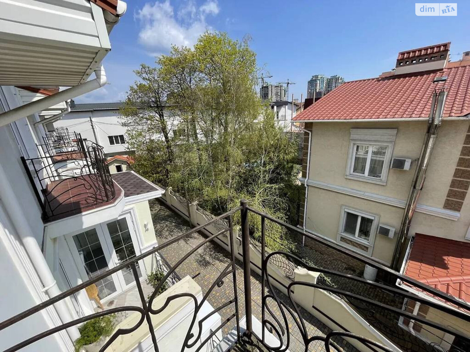 трехэтажный дом, 200 кв. м, кирпич. Продажа в Одессе район Киевский фото 1