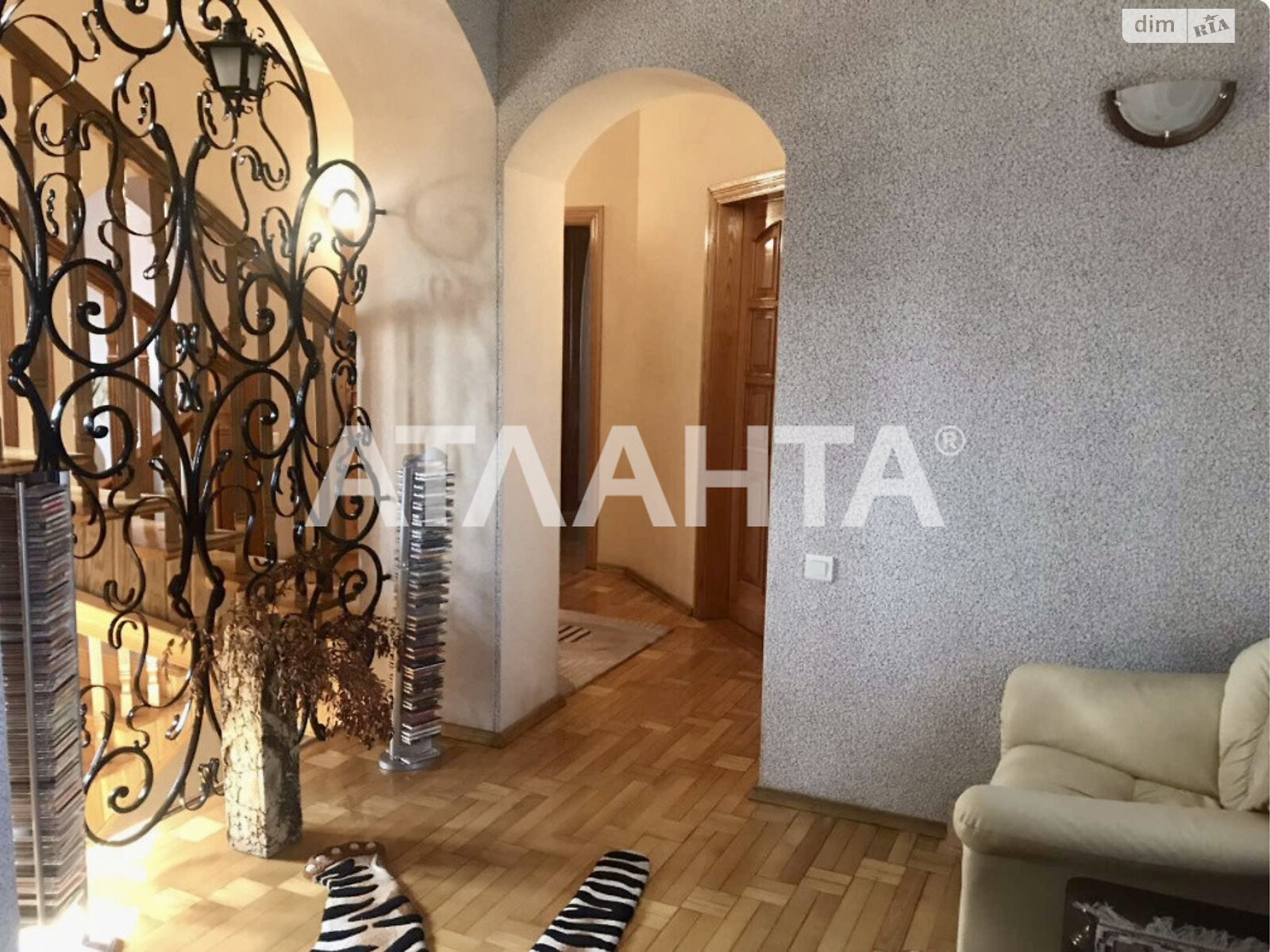 трехэтажный дом, 505 кв. м, ракушечник (ракушняк). Продажа в Одессе район Киевский фото 1 трехэтажный дом, 505 кв. м, ракушечник (ракушняк). Продажа в Одессе район Киевский фото 1