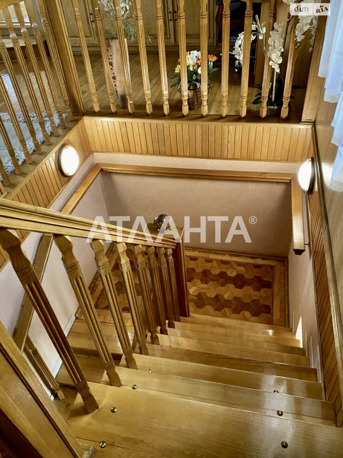 трехэтажный дом, 505 кв. м, ракушечник (ракушняк). Продажа в Одессе район Киевский фото 1 трехэтажный дом, 505 кв. м, ракушечник (ракушняк). Продажа в Одессе район Киевский фото 1