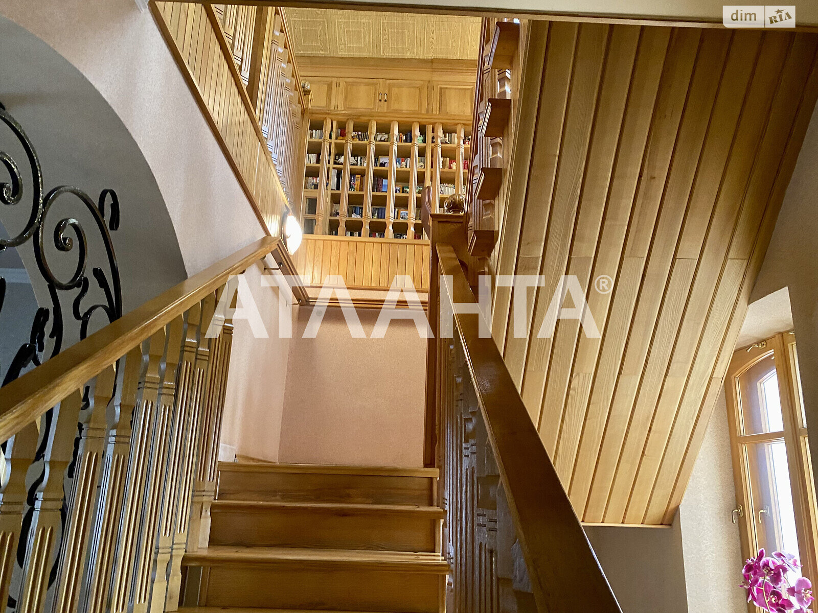 трехэтажный дом, 505 кв. м, ракушечник (ракушняк). Продажа в Одессе район Киевский фото 1 трехэтажный дом, 505 кв. м, ракушечник (ракушняк). Продажа в Одессе район Киевский фото 1