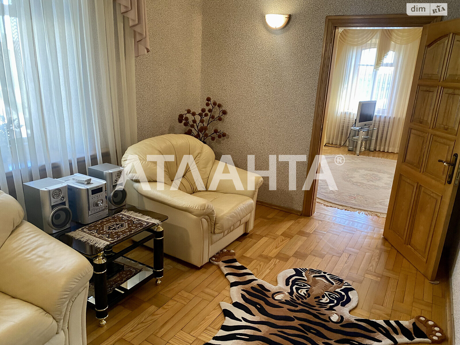 трехэтажный дом, 505 кв. м, ракушечник (ракушняк). Продажа в Одессе район Киевский фото 1 трехэтажный дом, 505 кв. м, ракушечник (ракушняк). Продажа в Одессе район Киевский фото 1