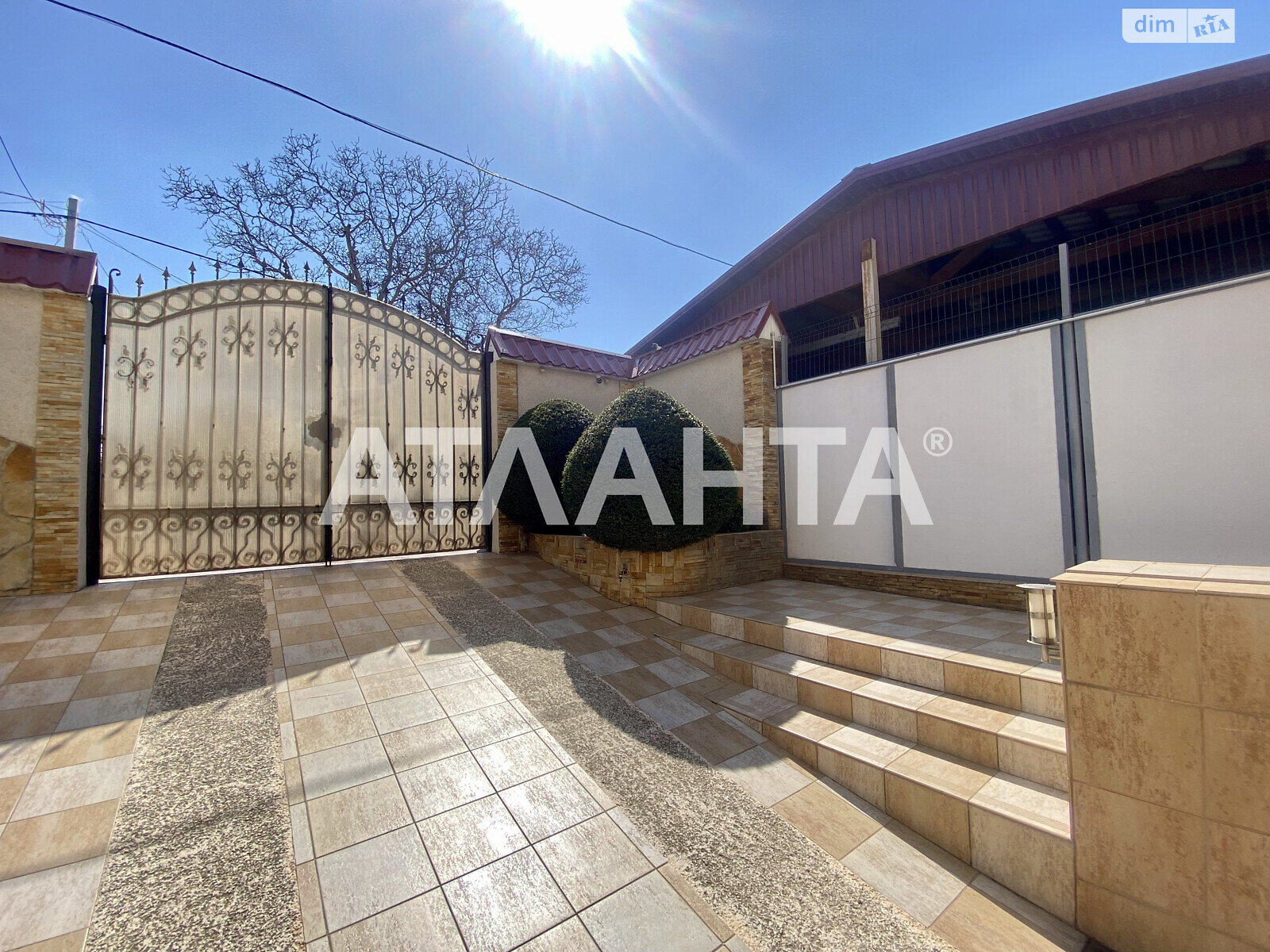 трехэтажный дом, 505 кв. м, ракушечник (ракушняк). Продажа в Одессе район Киевский фото 1 трехэтажный дом, 505 кв. м, ракушечник (ракушняк). Продажа в Одессе район Киевский фото 1