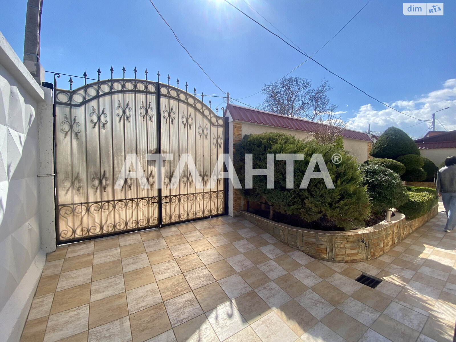 трехэтажный дом, 505 кв. м, ракушечник (ракушняк). Продажа в Одессе район Киевский фото 1 трехэтажный дом, 505 кв. м, ракушечник (ракушняк). Продажа в Одессе район Киевский фото 1