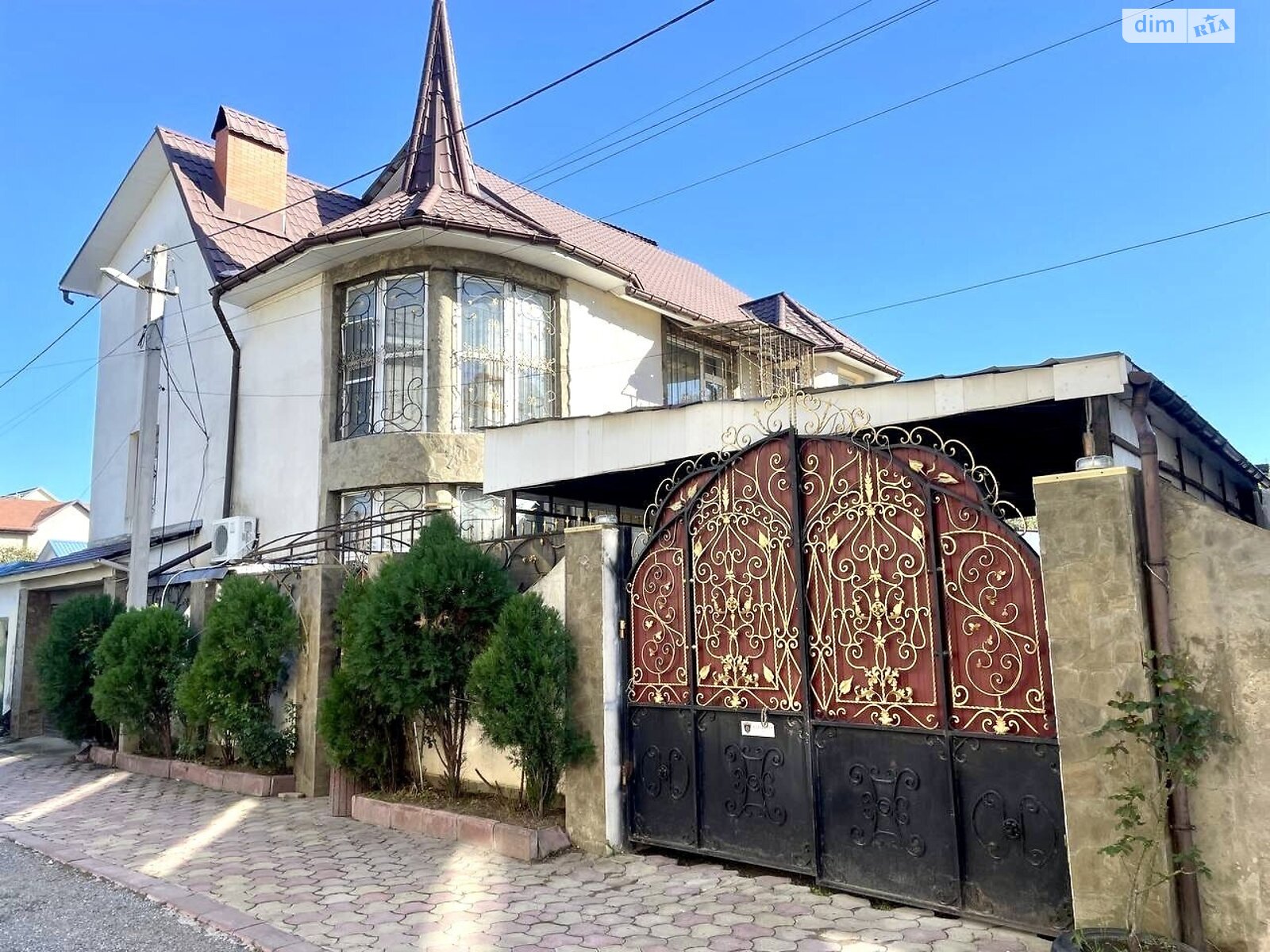 трехэтажный дом с верандой, 320 кв. м, кирпич. Продажа в Одессе фото 1 трехэтажный дом с верандой, 320 кв. м, кирпич. Продажа в Одессе фото 1