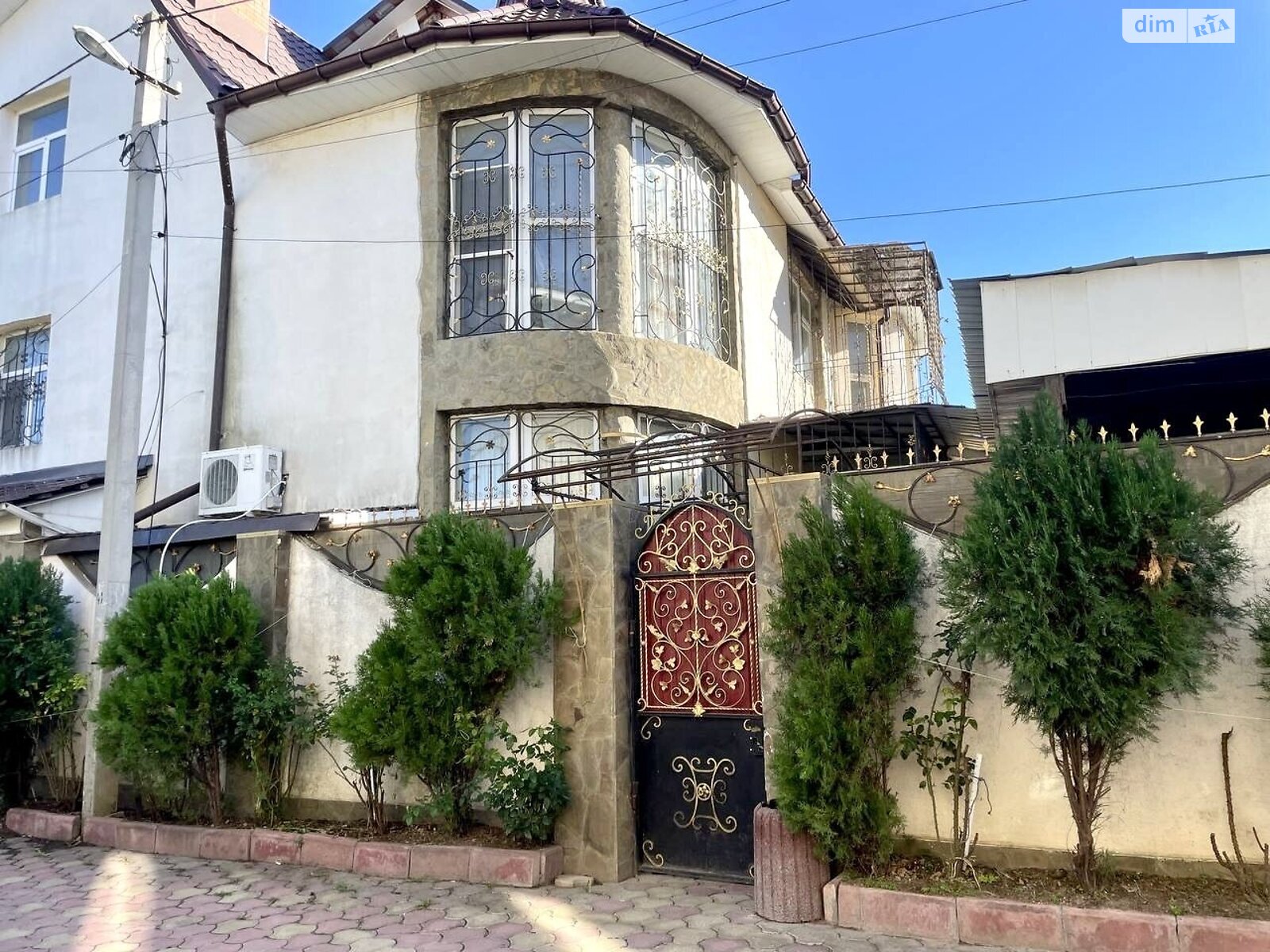трехэтажный дом с верандой, 320 кв. м, кирпич. Продажа в Одессе фото 1 трехэтажный дом с верандой, 320 кв. м, кирпич. Продажа в Одессе фото 1