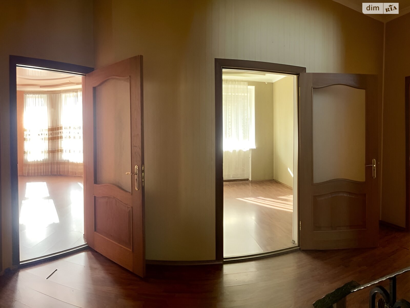 трехэтажный дом с верандой, 320 кв. м, кирпич. Продажа в Одессе фото 1 трехэтажный дом с верандой, 320 кв. м, кирпич. Продажа в Одессе фото 1