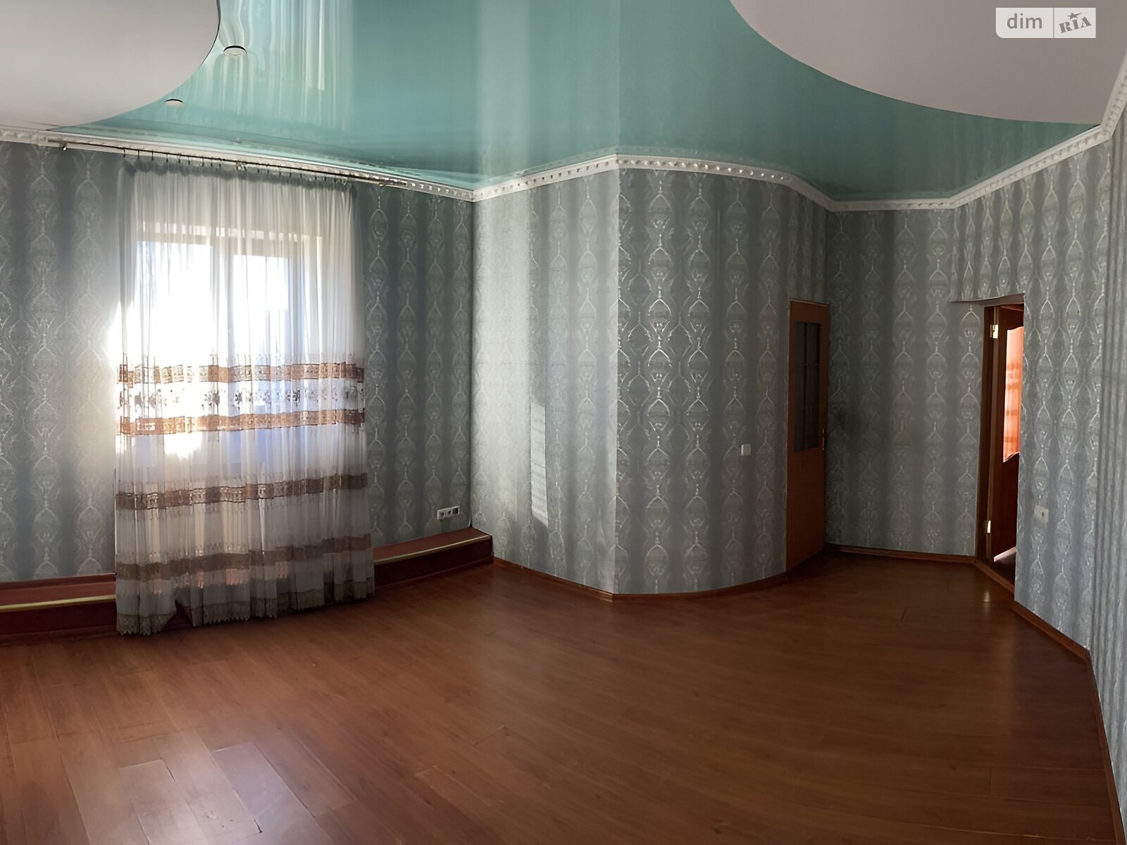 трехэтажный дом с верандой, 320 кв. м, кирпич. Продажа в Одессе фото 1 трехэтажный дом с верандой, 320 кв. м, кирпич. Продажа в Одессе фото 1