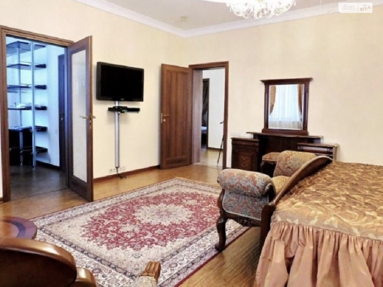 трехэтажный дом с гаражом, 380 кв. м, кирпич. Продажа в Одессе район Пересыпский фото 1