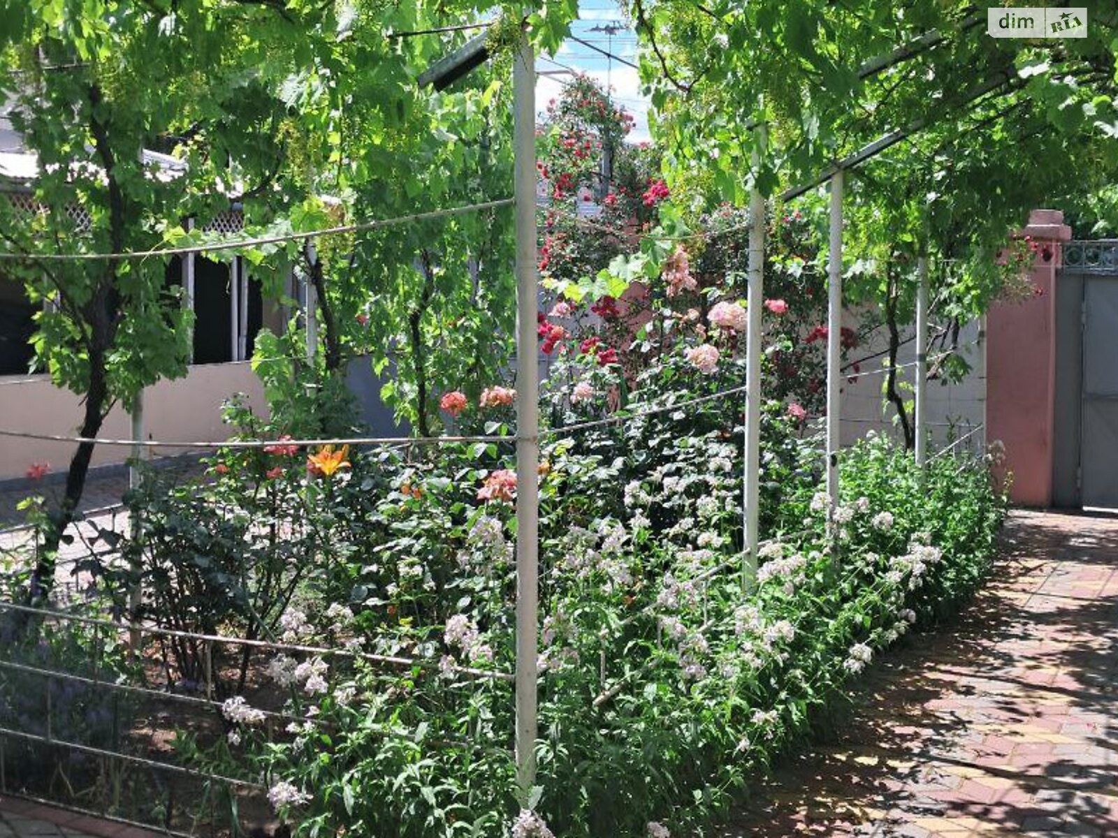 триповерховий будинок з гаражем, 228 кв. м, ракушняк. Продаж в Одесі, район Пересипський фото 1