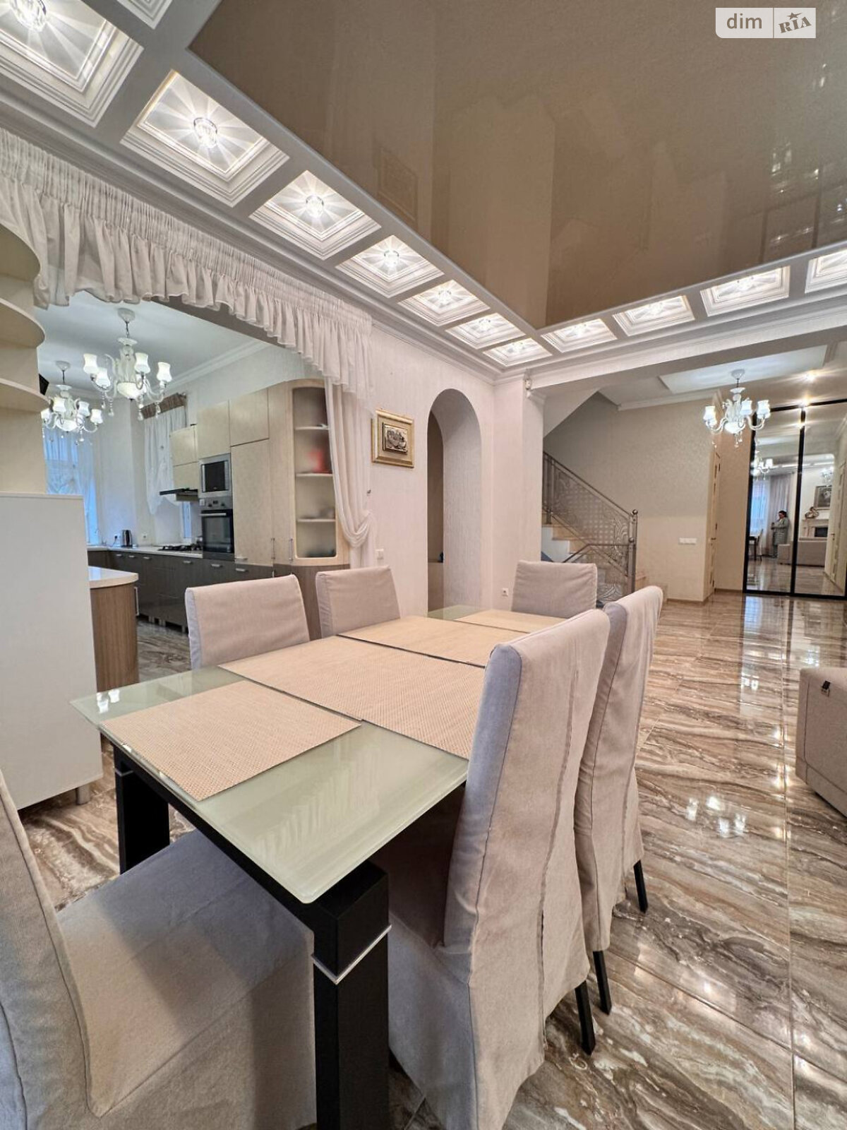 трехэтажный дом, 380 кв. м, ракушечник (ракушняк). Продажа в Одессе район Пересыпский фото 1 трехэтажный дом, 380 кв. м, ракушечник (ракушняк). Продажа в Одессе район Пересыпский фото 1