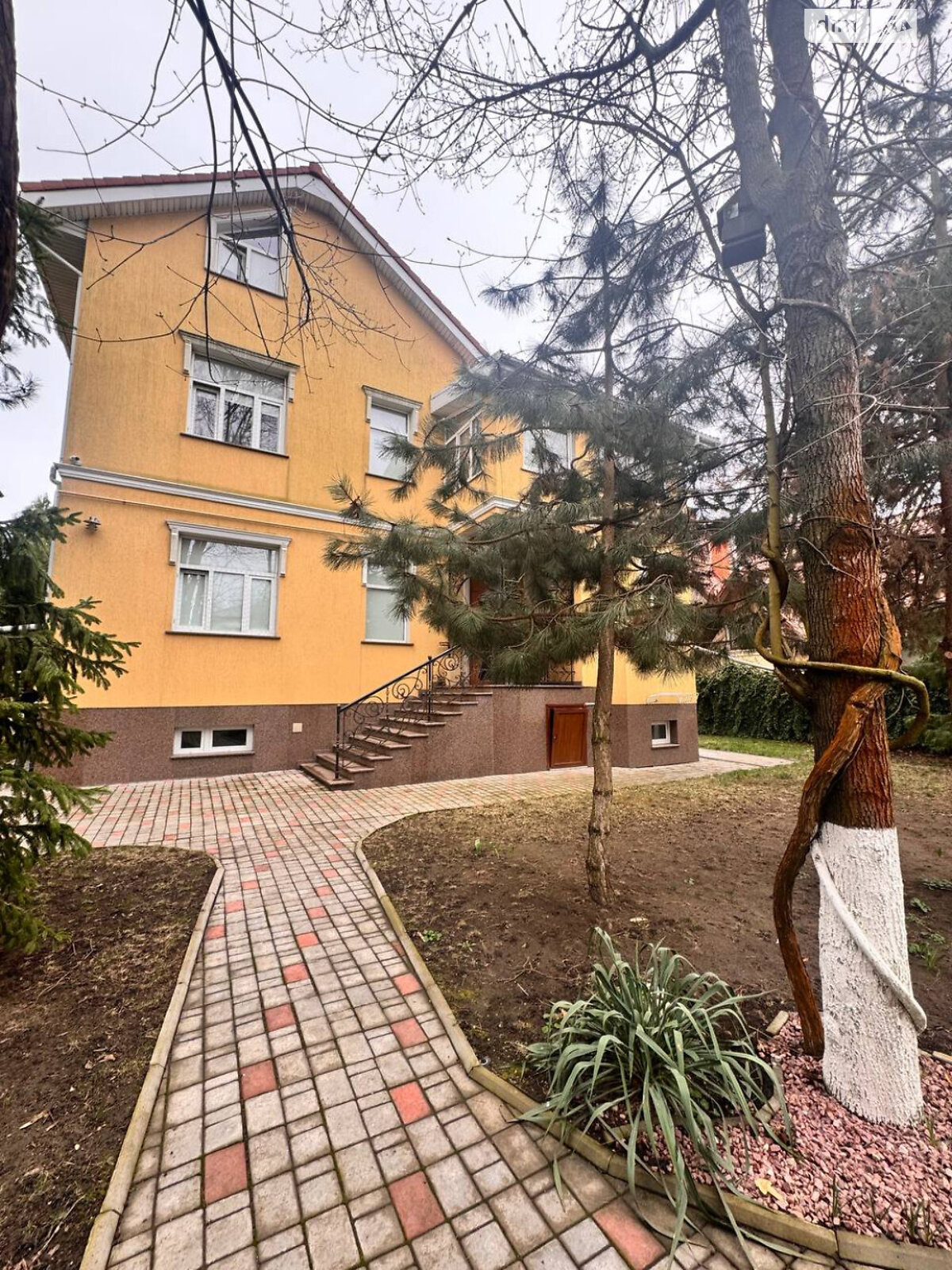 трехэтажный дом, 380 кв. м, ракушечник (ракушняк). Продажа в Одессе район Пересыпский фото 1 трехэтажный дом, 380 кв. м, ракушечник (ракушняк). Продажа в Одессе район Пересыпский фото 1